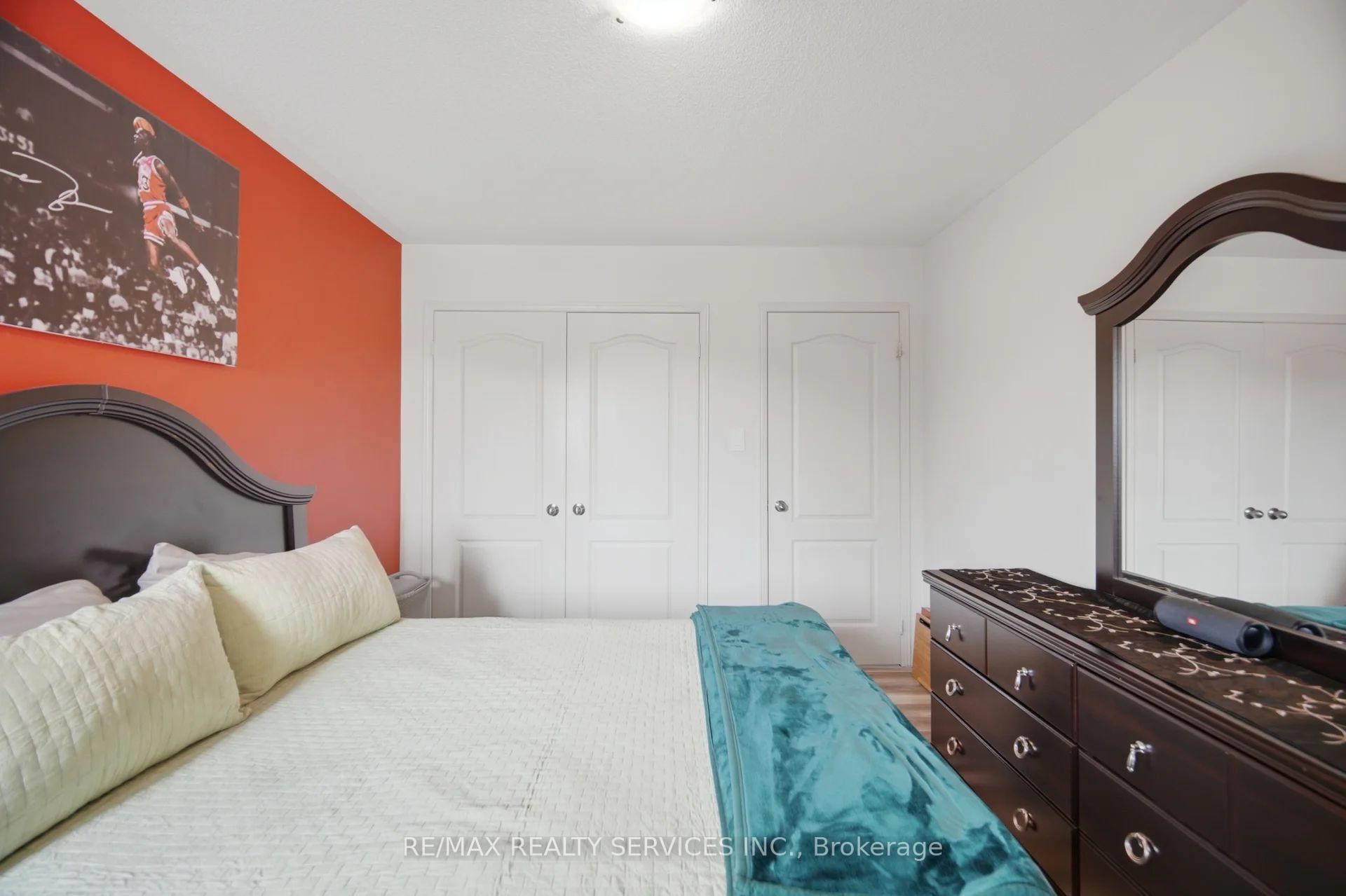Photo 33 of 19 Thornbush Boulevard, Brampton, Fletcher's Meadow — HOMEH