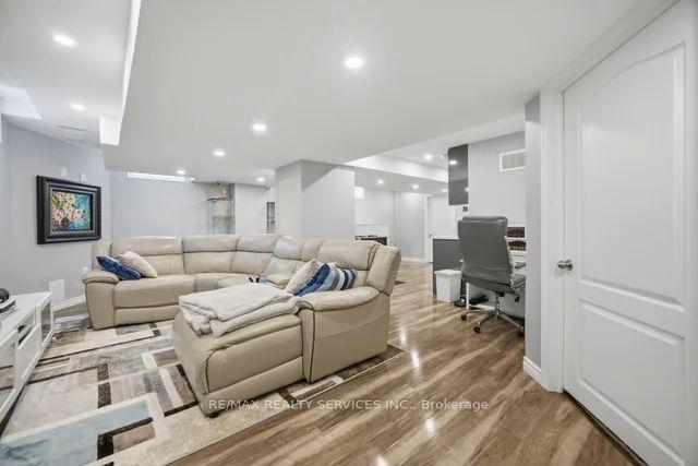 Photo 42 of 19 Thornbush Boulevard, Brampton, Fletcher's Meadow — HOMEH