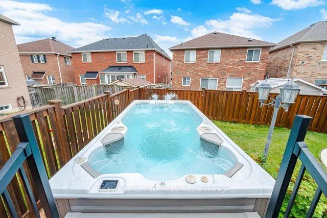 Photo 49 of 19 Thornbush Boulevard, Brampton, Fletcher's Meadow — HOMEH