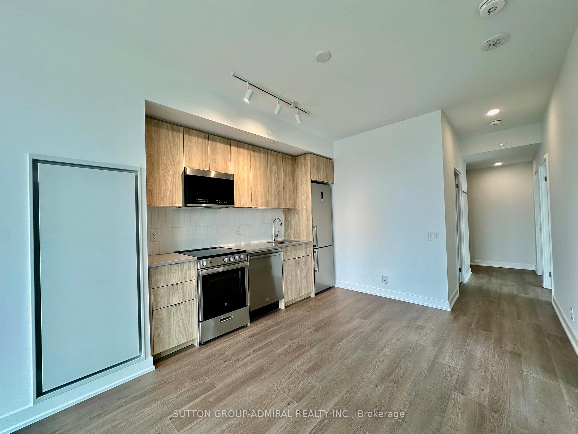 Photo 8 of Unit 903, 1660 Bloor Street W, Toronto, High Park North — HOMEH