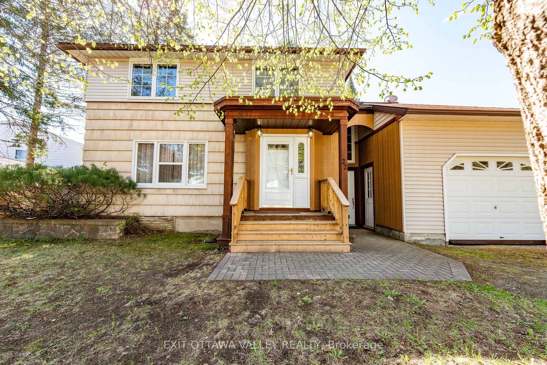 Photo 2 of 22 Cabot Place, Deep River, Deep River — HOMEH
