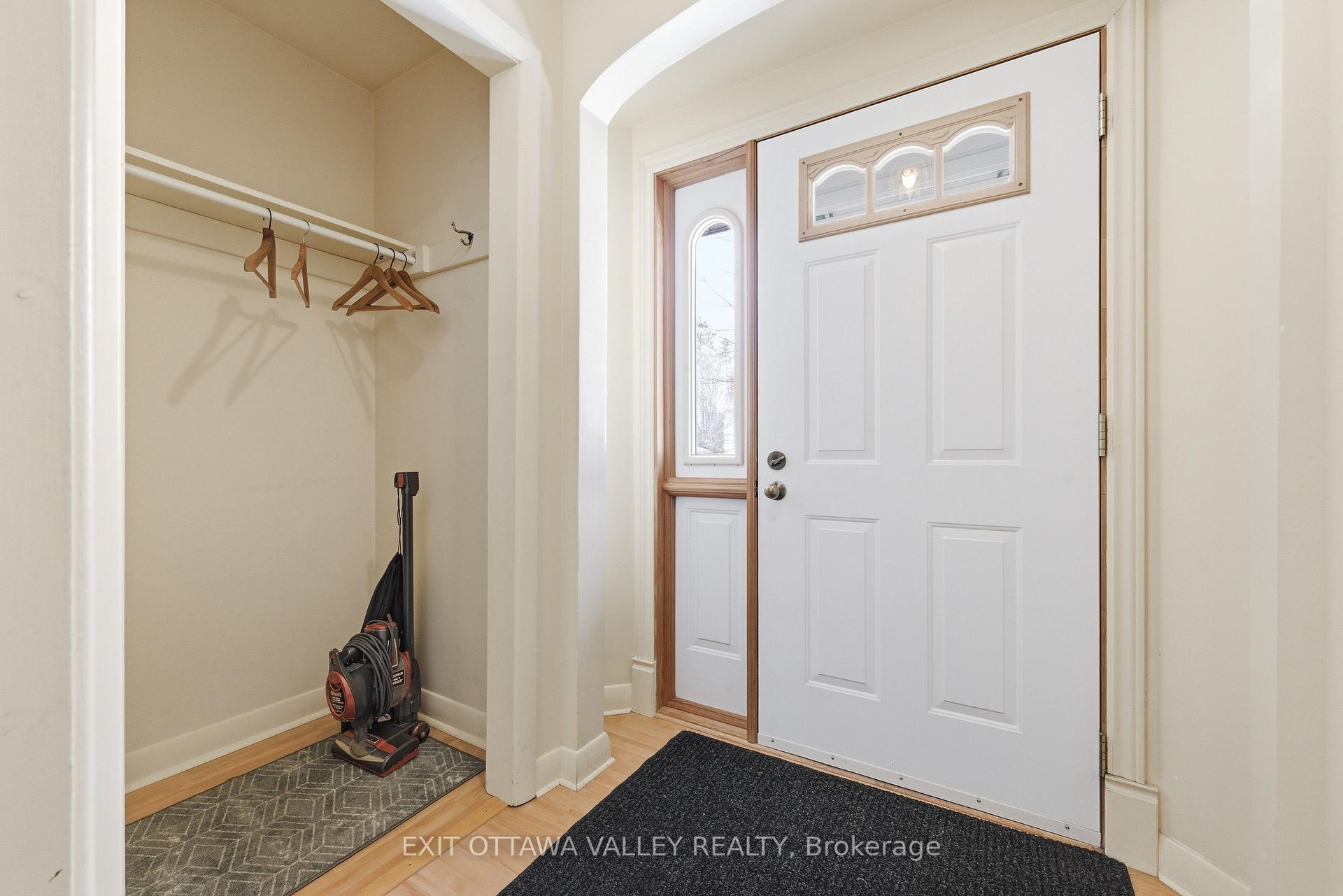 Photo 3 of 22 Cabot Place, Deep River, Deep River — HOMEH