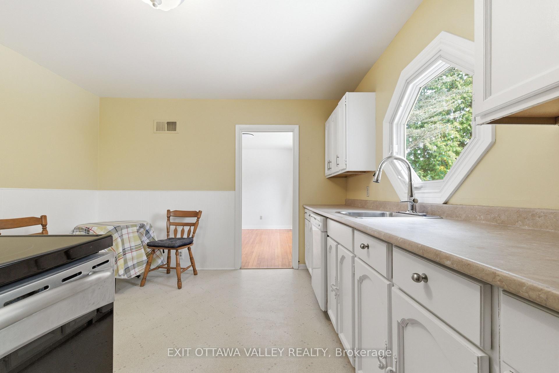 Photo 5 of 22 Cabot Place, Deep River, Deep River — HOMEH