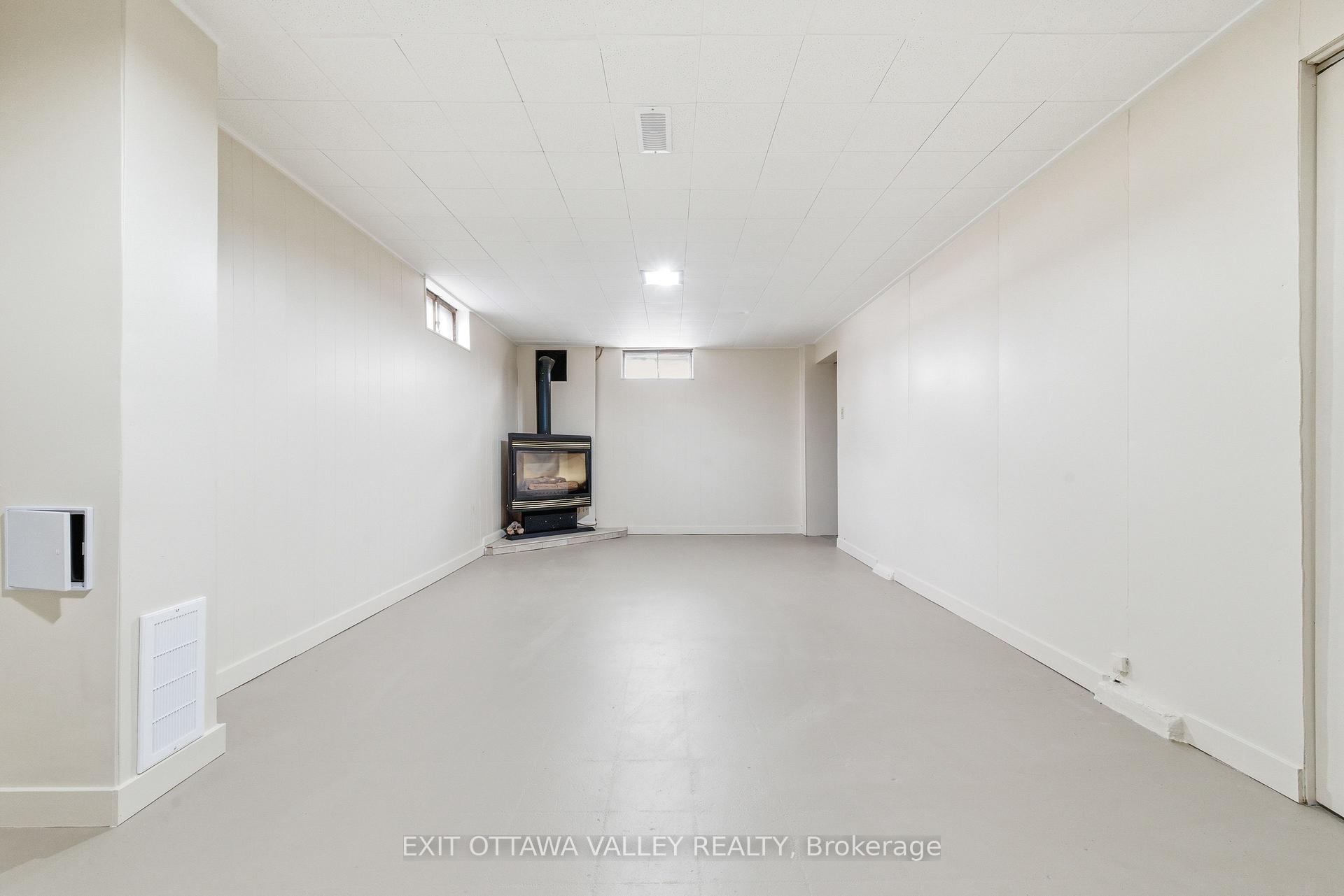 Photo 35 of 22 Cabot Place, Deep River, Deep River — HOMEH