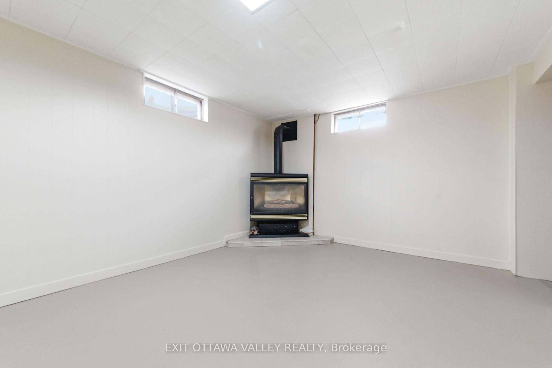 Photo 37 of 22 Cabot Place, Deep River, Deep River — HOMEH