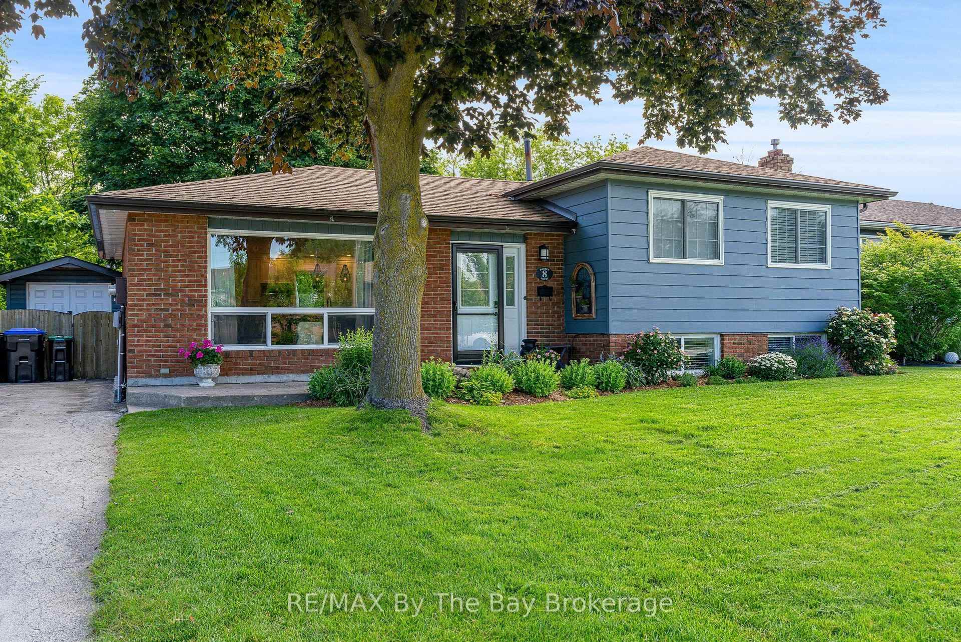 Photo 2 of 8 Harben Court, Collingwood — HOMEH