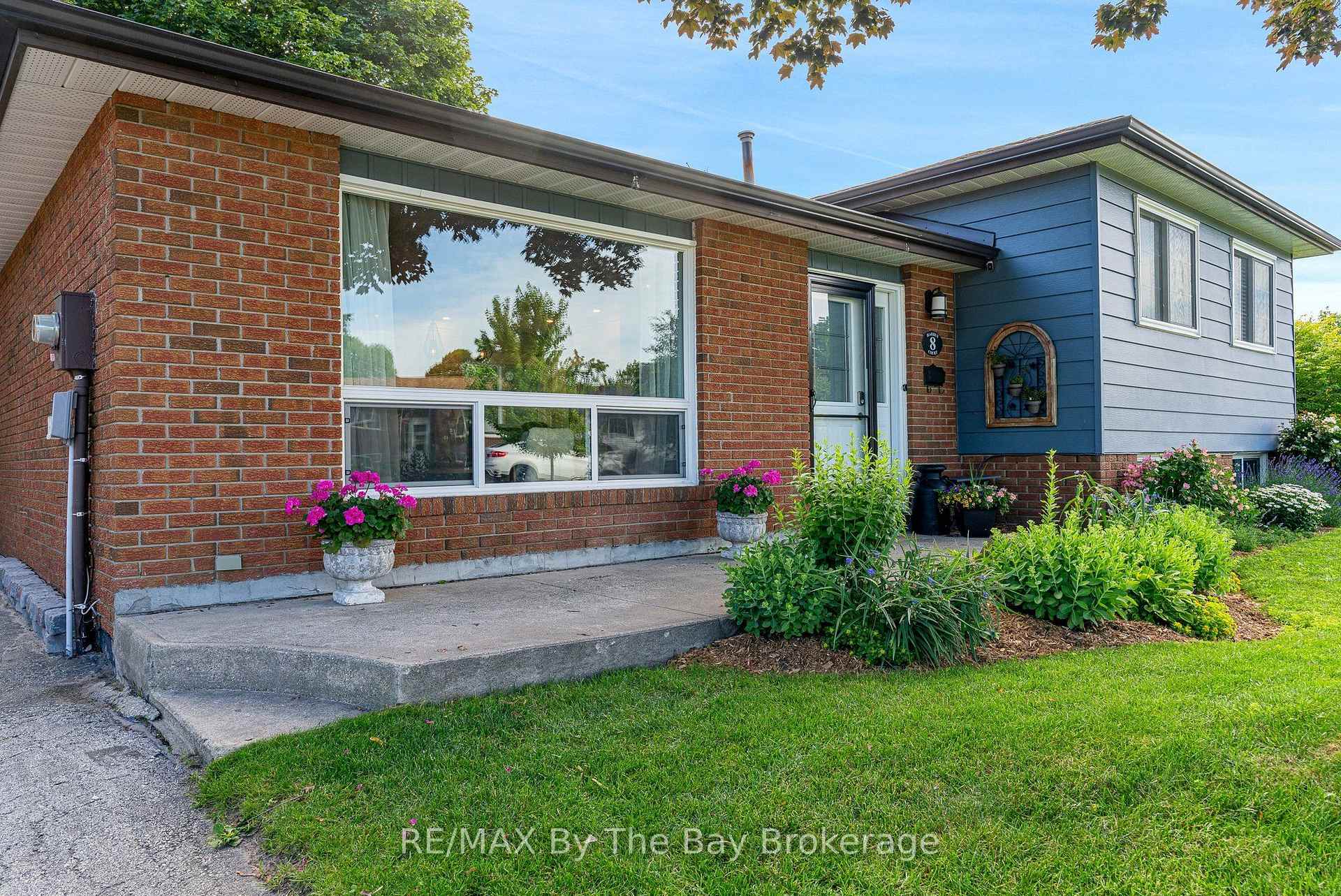 Photo 3 of 8 Harben Court, Collingwood — HOMEH