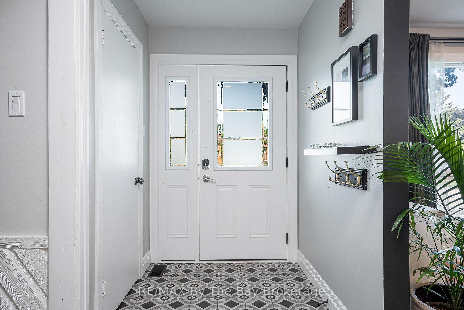 Photo 4 of 8 Harben Court, Collingwood — HOMEH