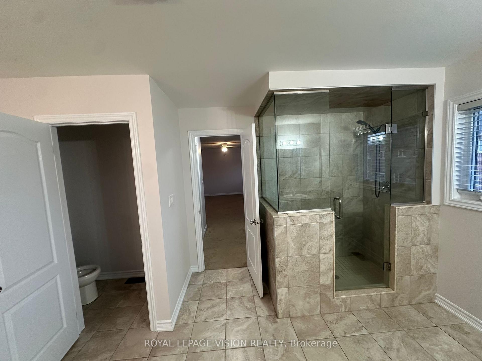 Photo 5 of 1832 Western Crescent, Oshawa, Samac — HOMEH