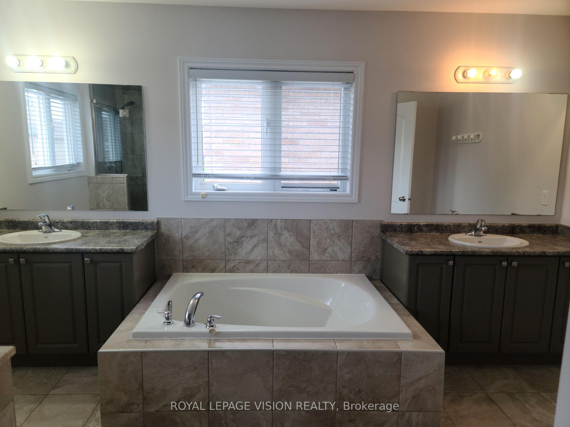 Photo 7 of 1832 Western Crescent, Oshawa, Samac — HOMEH