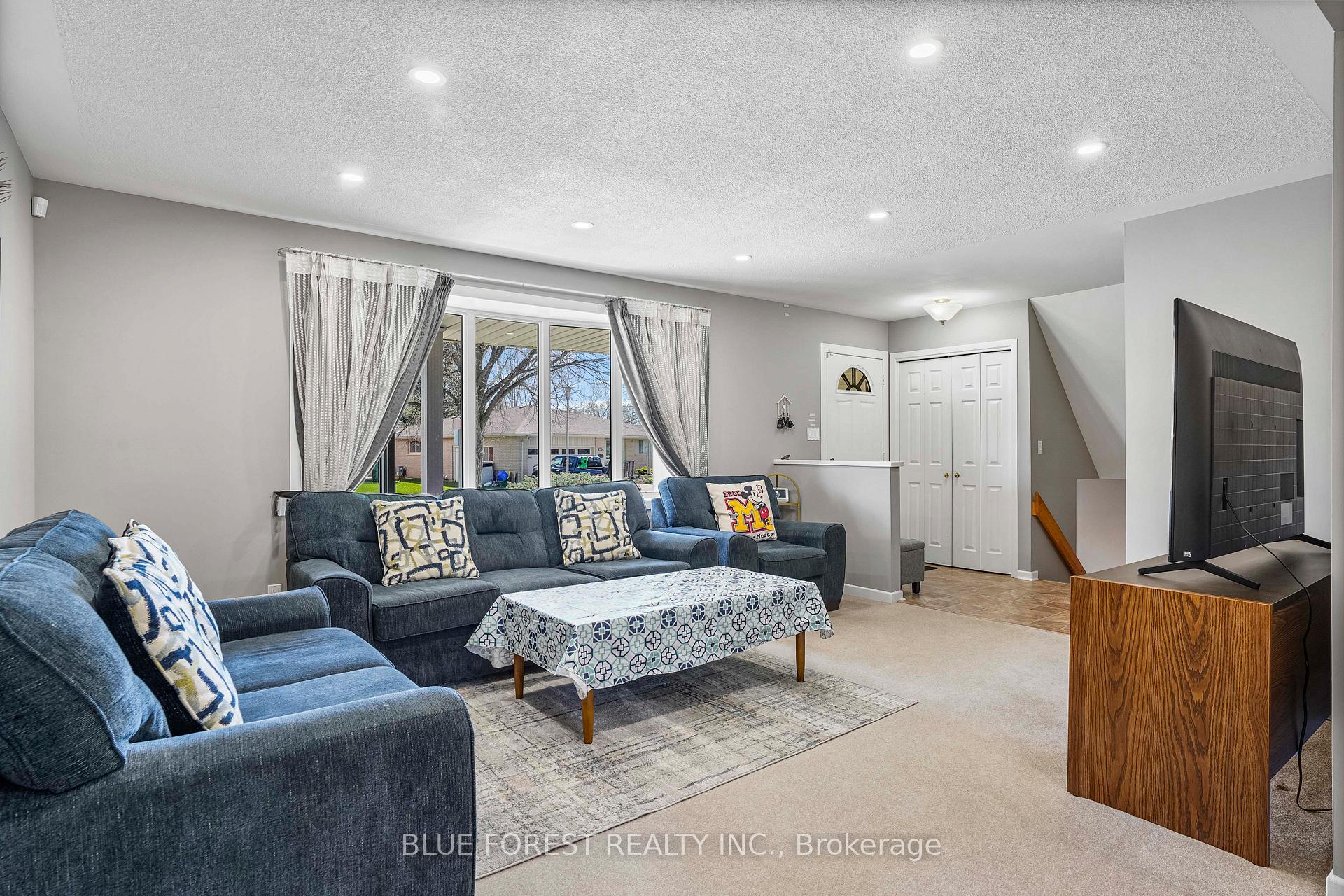 Photo 8 of 23 Fox Mill Crescent, London, South N — HOMEH
