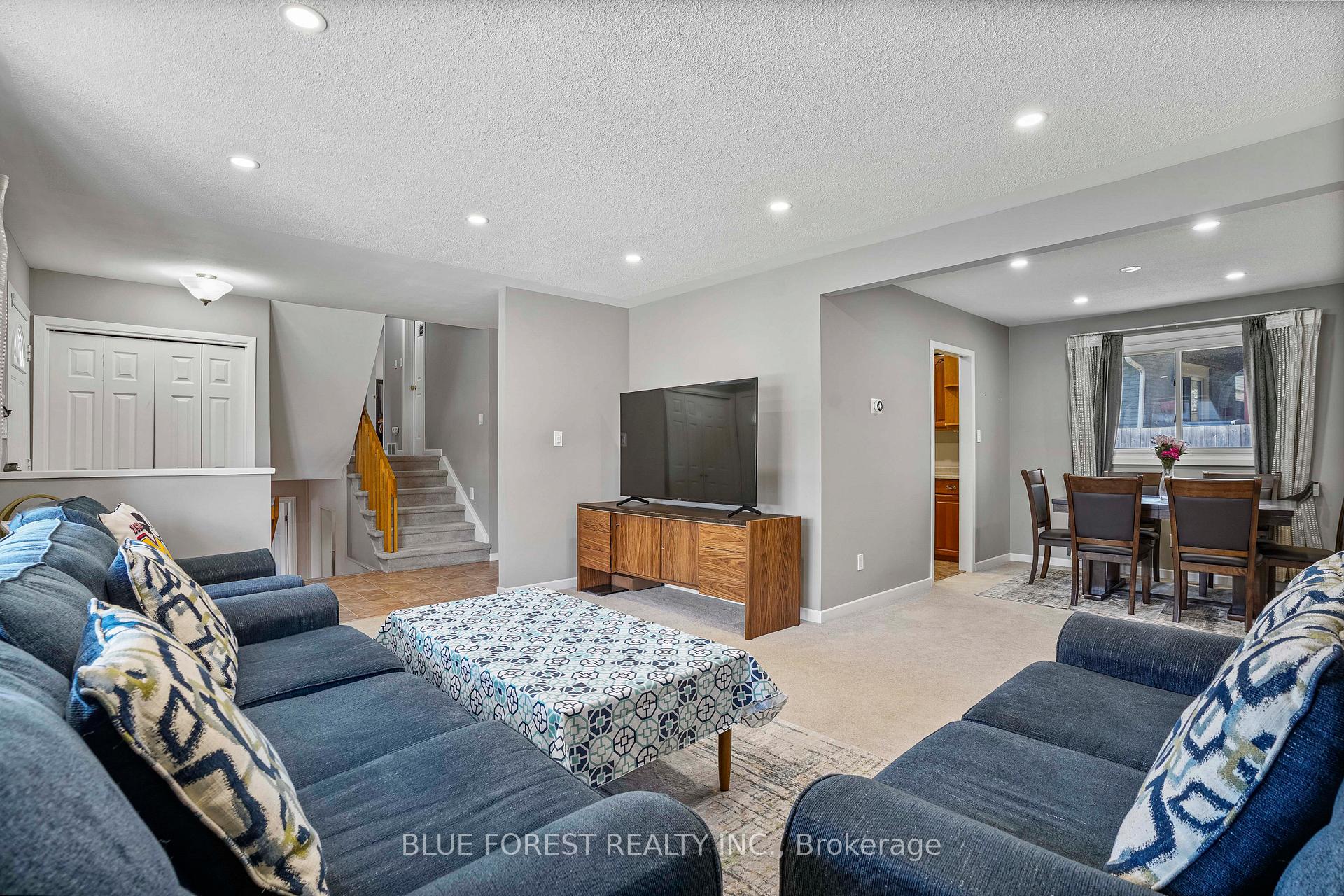 Photo 9 of 23 Fox Mill Crescent, London, South N — HOMEH