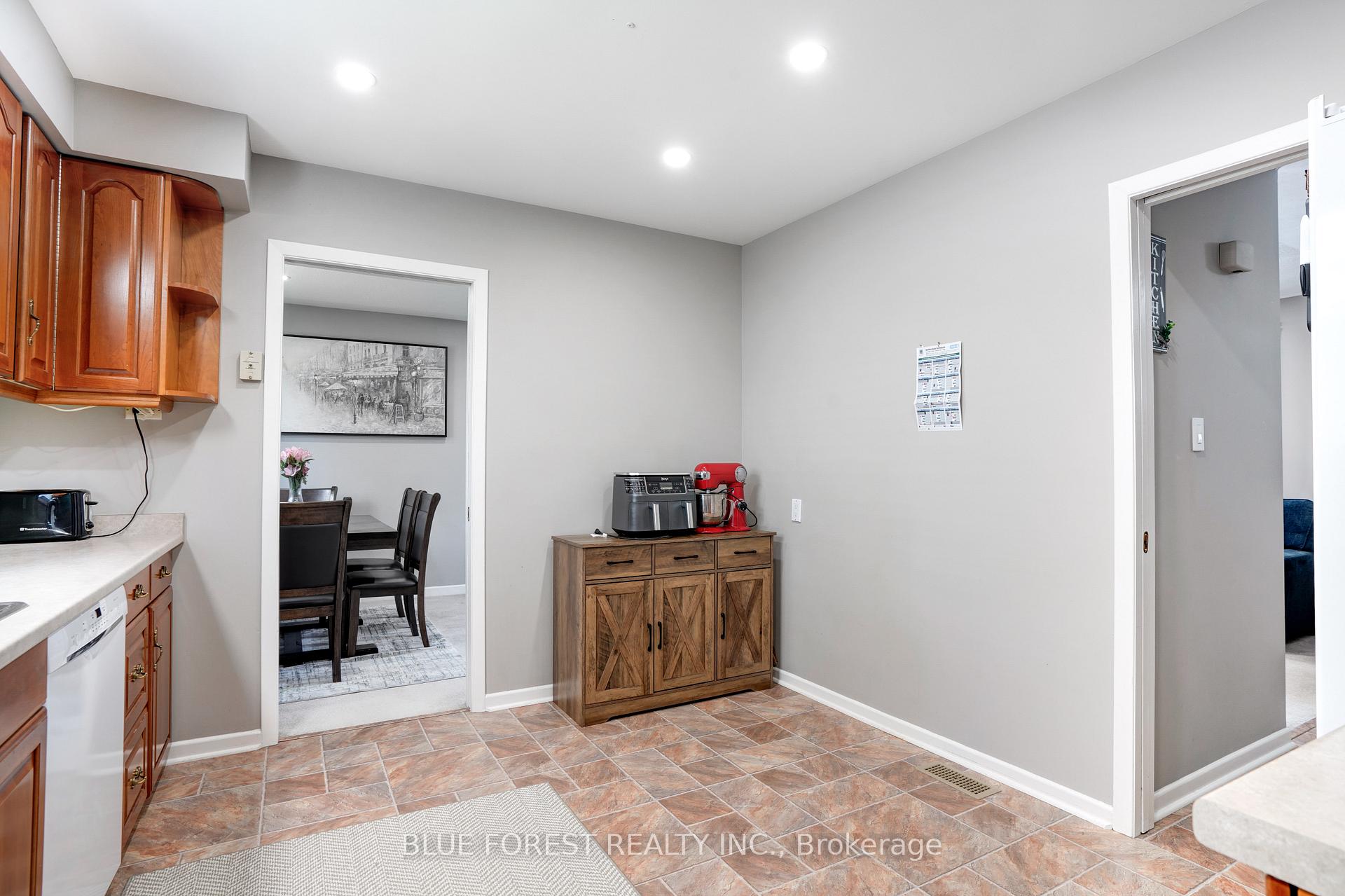 Photo 14 of 23 Fox Mill Crescent, London, South N — HOMEH
