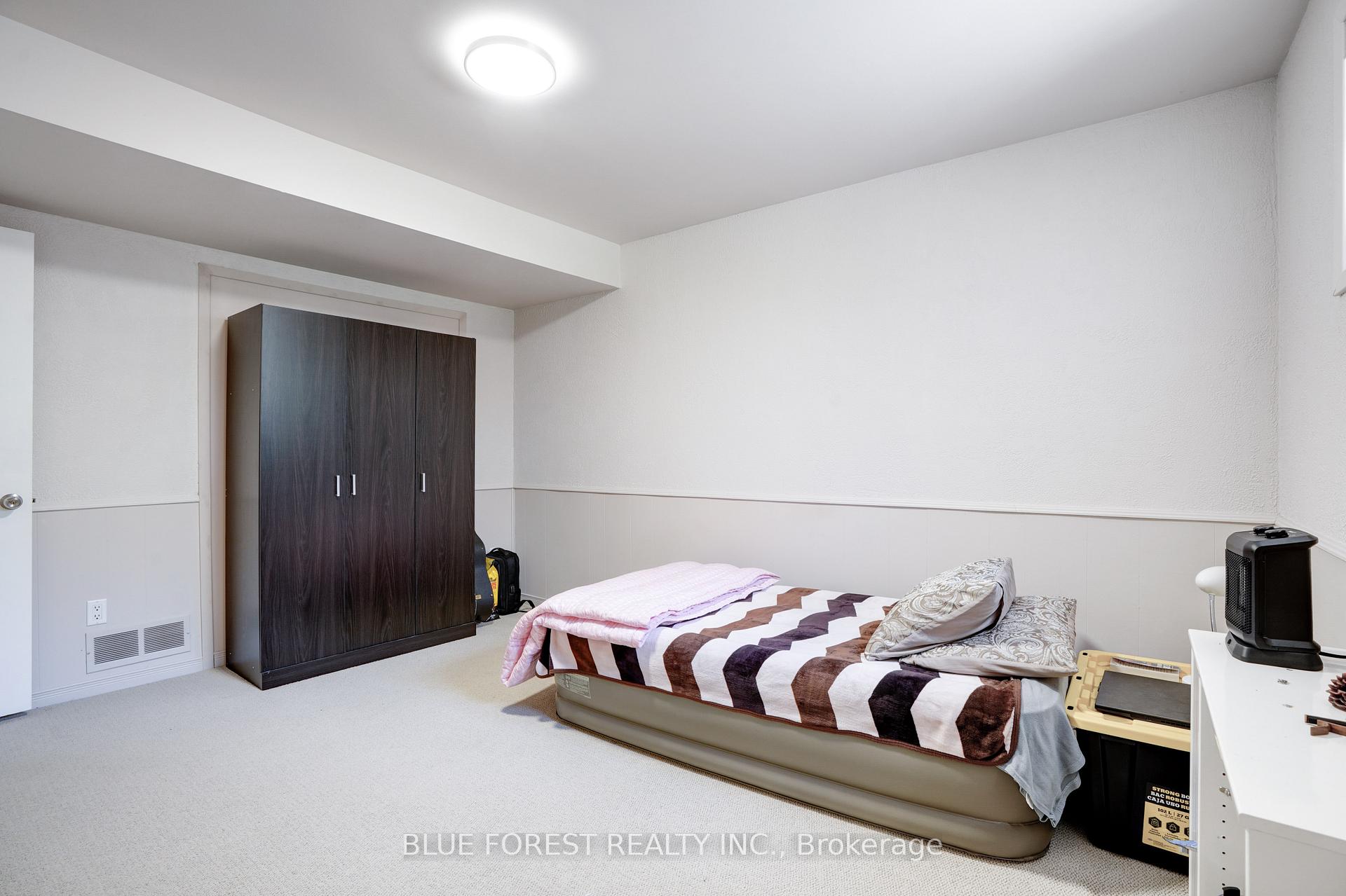 Photo 31 of 23 Fox Mill Crescent, London, South N — HOMEH