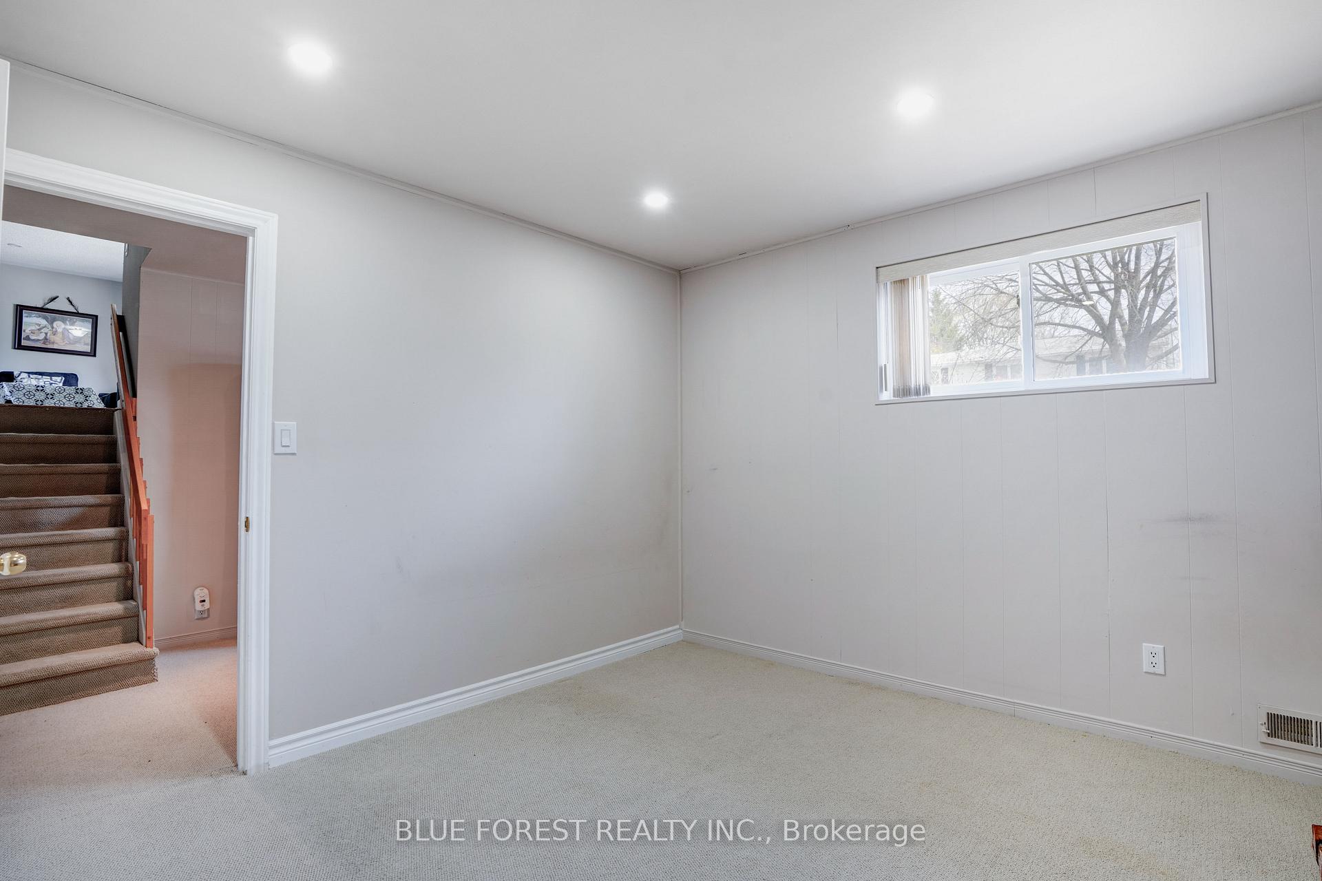 Photo 33 of 23 Fox Mill Crescent, London, South N — HOMEH