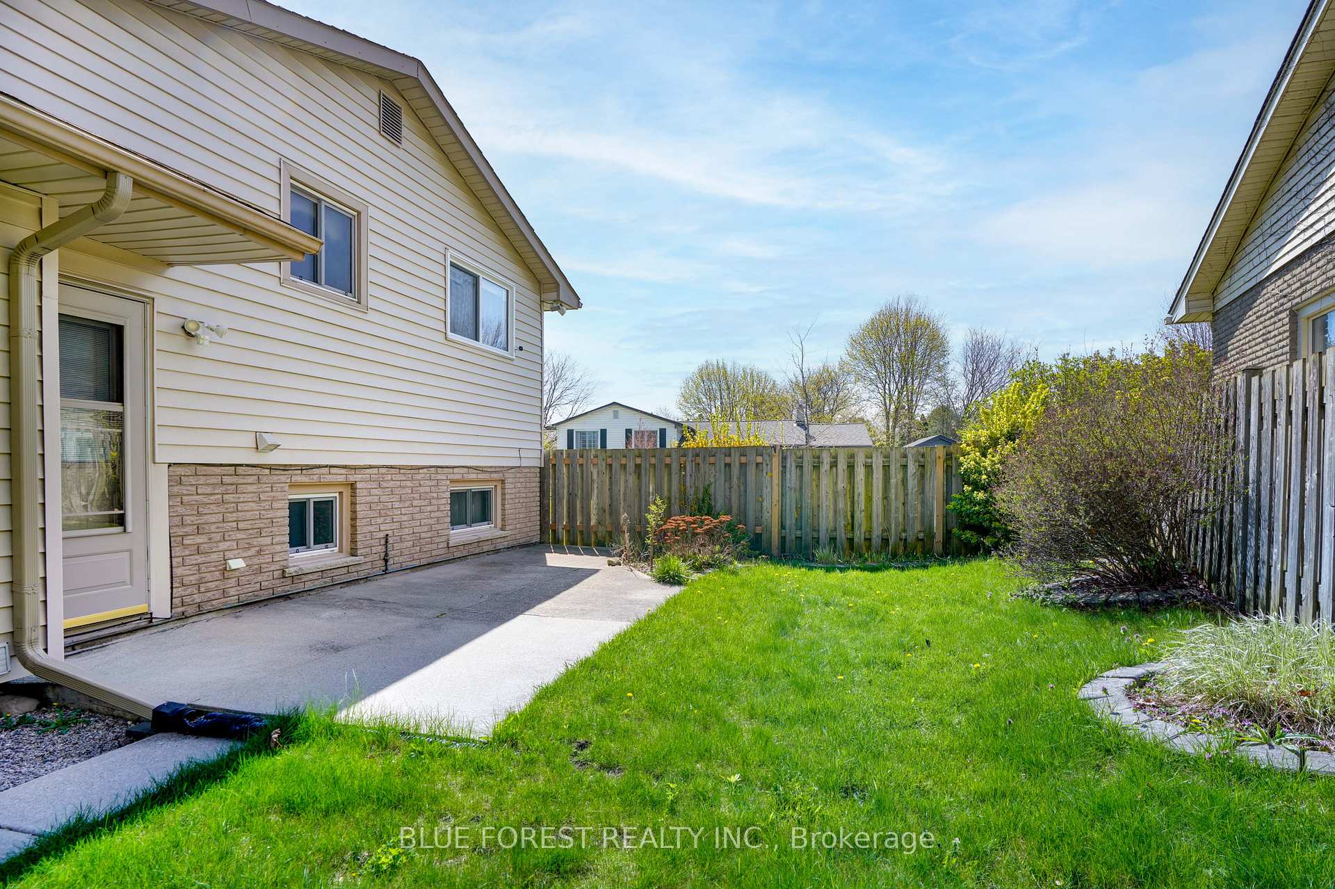 Photo 37 of 23 Fox Mill Crescent, London, South N — HOMEH