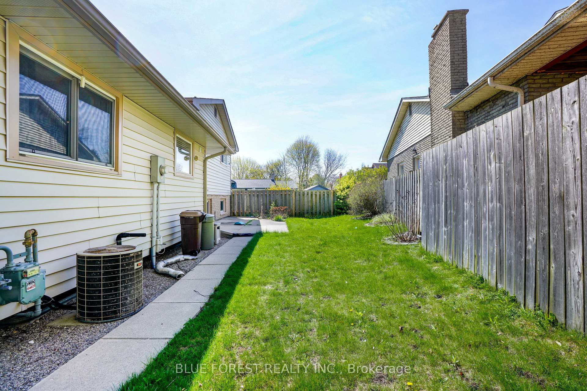 Photo 39 of 23 Fox Mill Crescent, London, South N — HOMEH