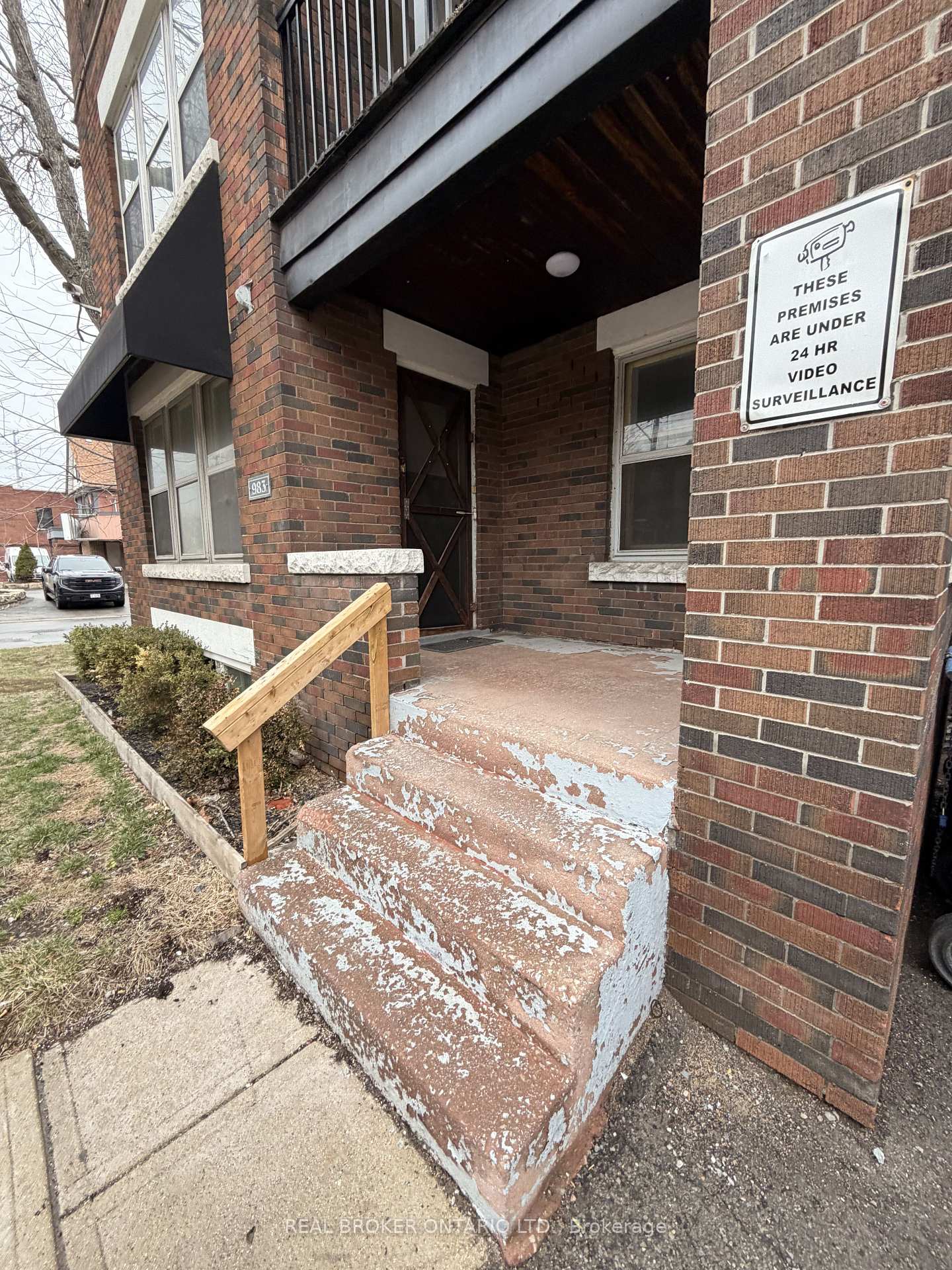 Photo 3 of Unit 1, 983 Main Street E, Hamilton, Crown Point — HOMEH