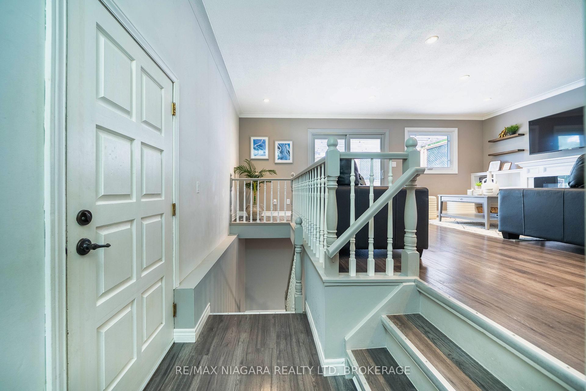 Photo 4 of 33 Bloomfield Avenue, St. Catharines, Secord Woods — HOMEH