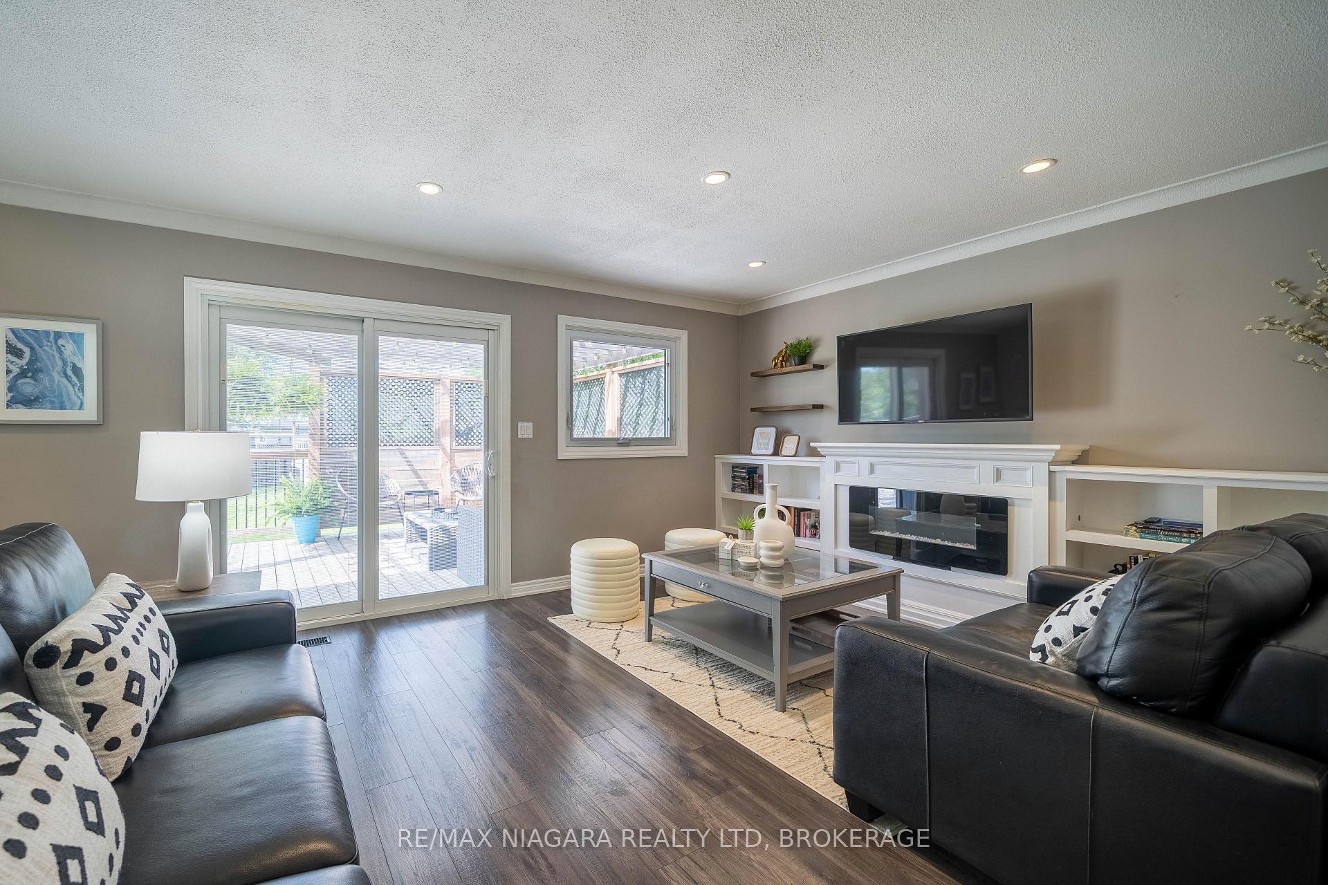 Photo 8 of 33 Bloomfield Avenue, St. Catharines, Secord Woods — HOMEH