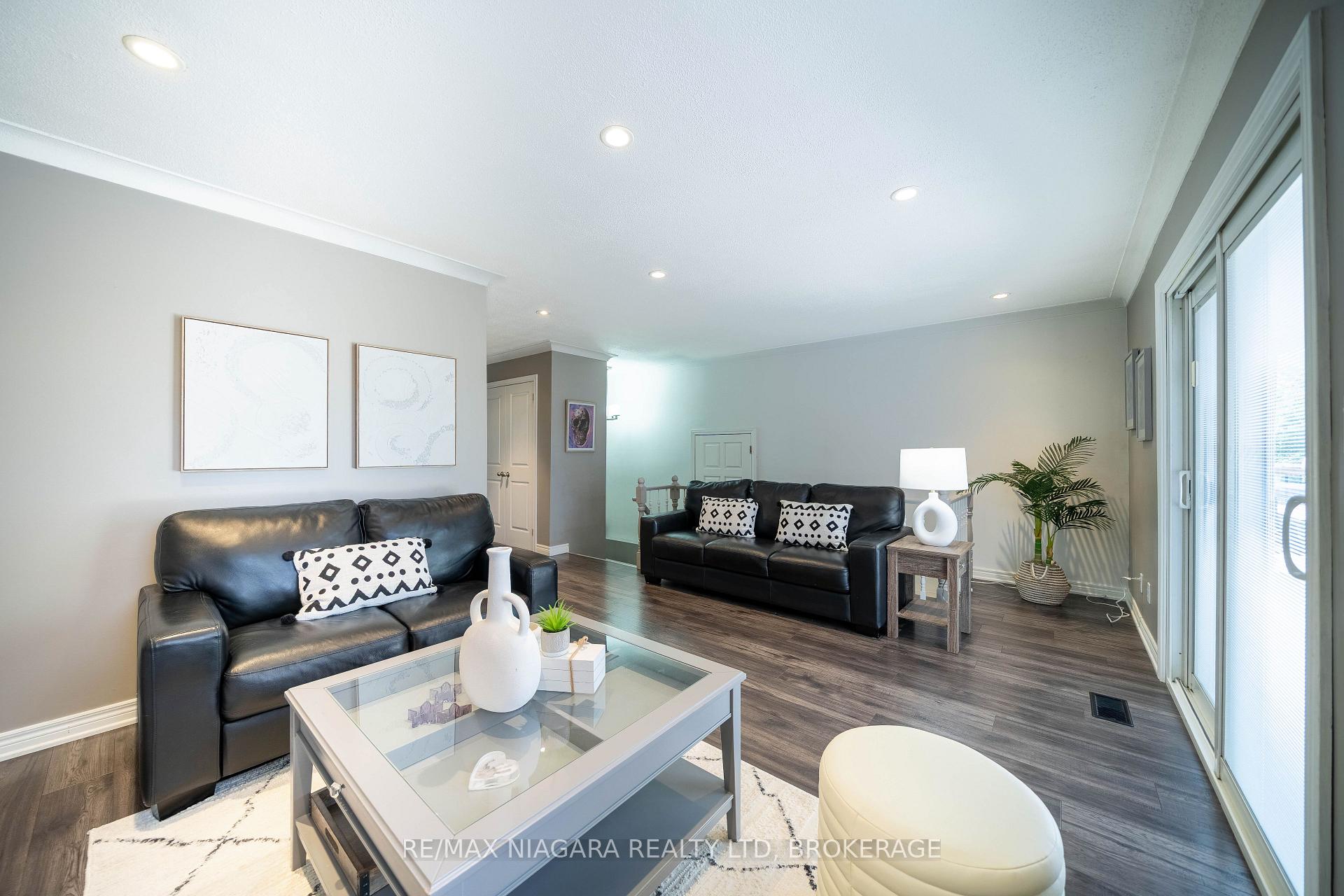 Photo 10 of 33 Bloomfield Avenue, St. Catharines, Secord Woods — HOMEH