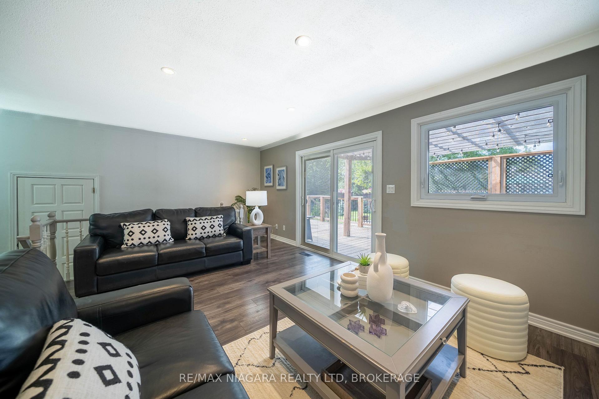 Photo 11 of 33 Bloomfield Avenue, St. Catharines, Secord Woods — HOMEH