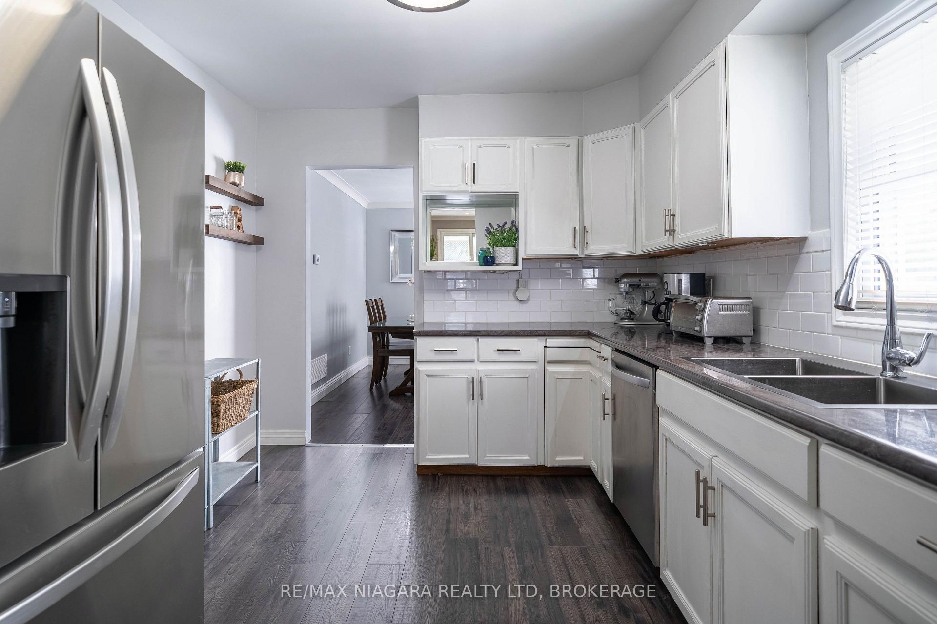 Photo 17 of 33 Bloomfield Avenue, St. Catharines, Secord Woods — HOMEH