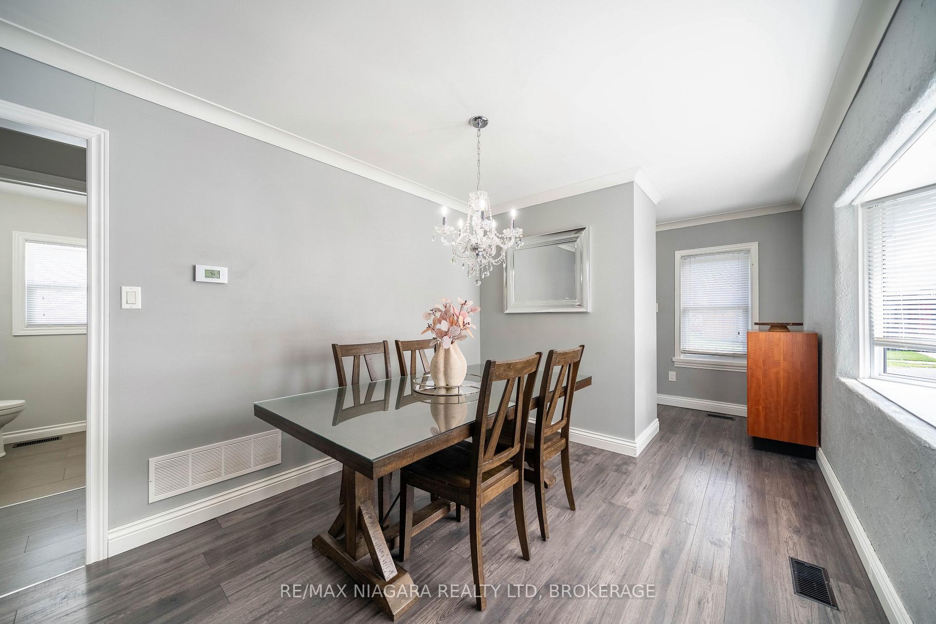 Photo 19 of 33 Bloomfield Avenue, St. Catharines, Secord Woods — HOMEH