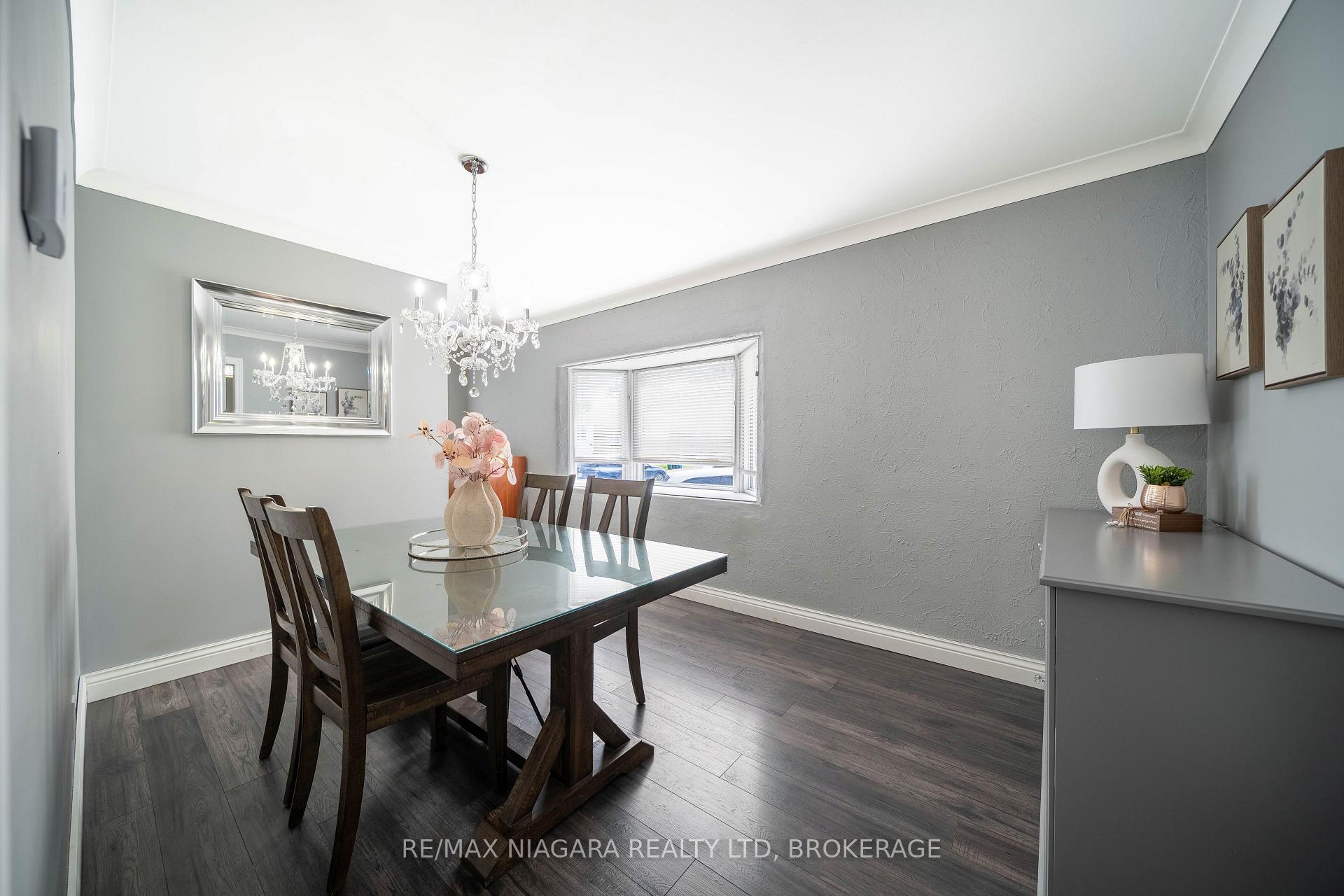 Photo 20 of 33 Bloomfield Avenue, St. Catharines, Secord Woods — HOMEH