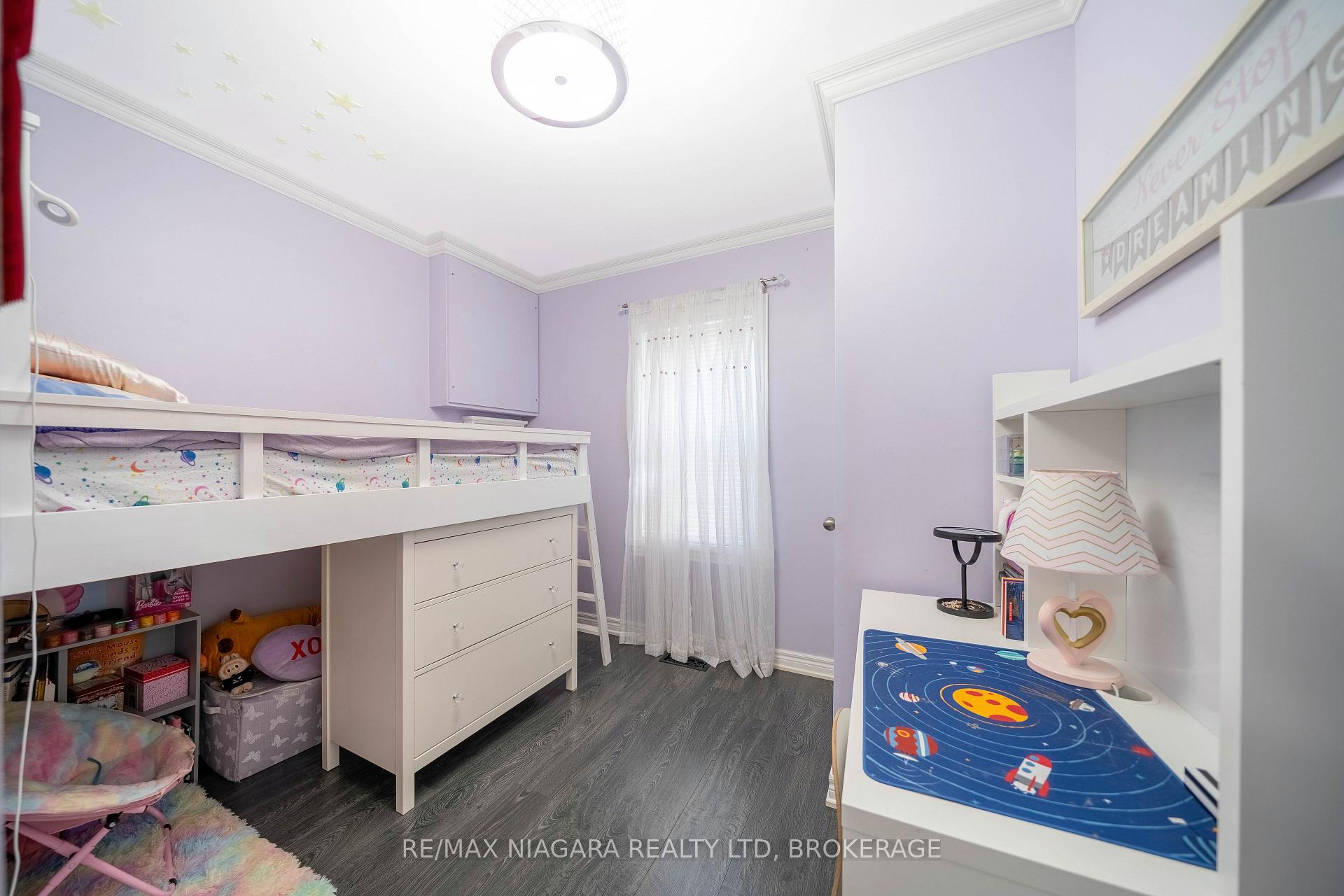 Photo 21 of 33 Bloomfield Avenue, St. Catharines, Secord Woods — HOMEH