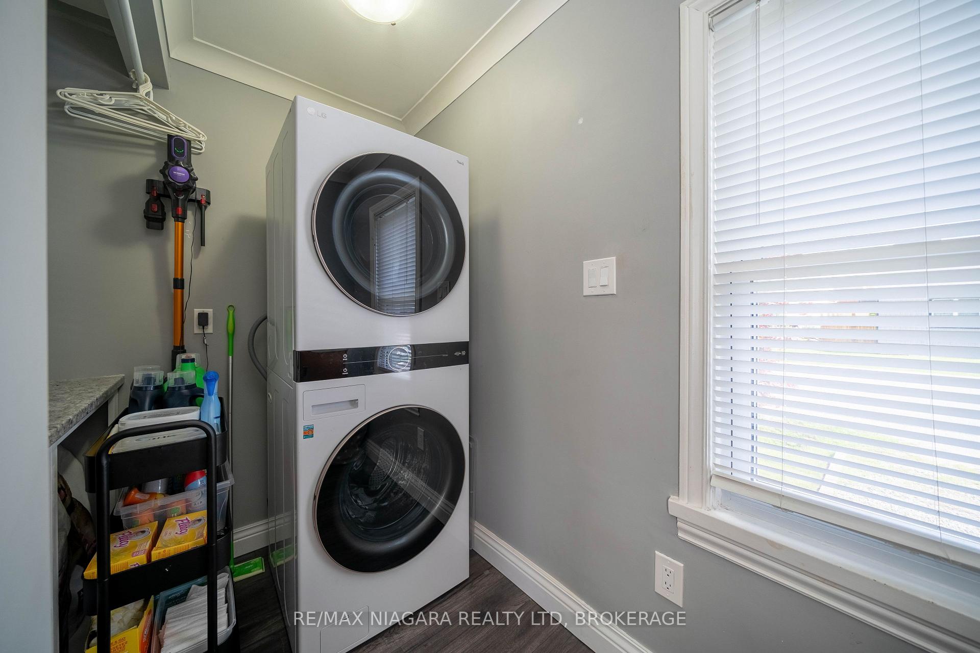 Photo 26 of 33 Bloomfield Avenue, St. Catharines, Secord Woods — HOMEH
