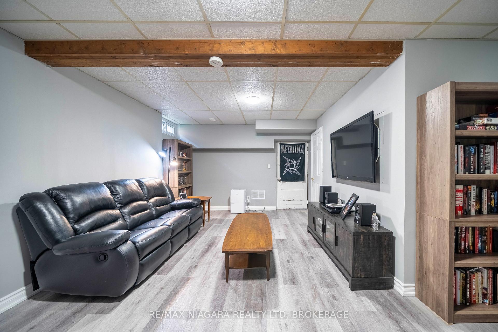 Photo 27 of 33 Bloomfield Avenue, St. Catharines, Secord Woods — HOMEH