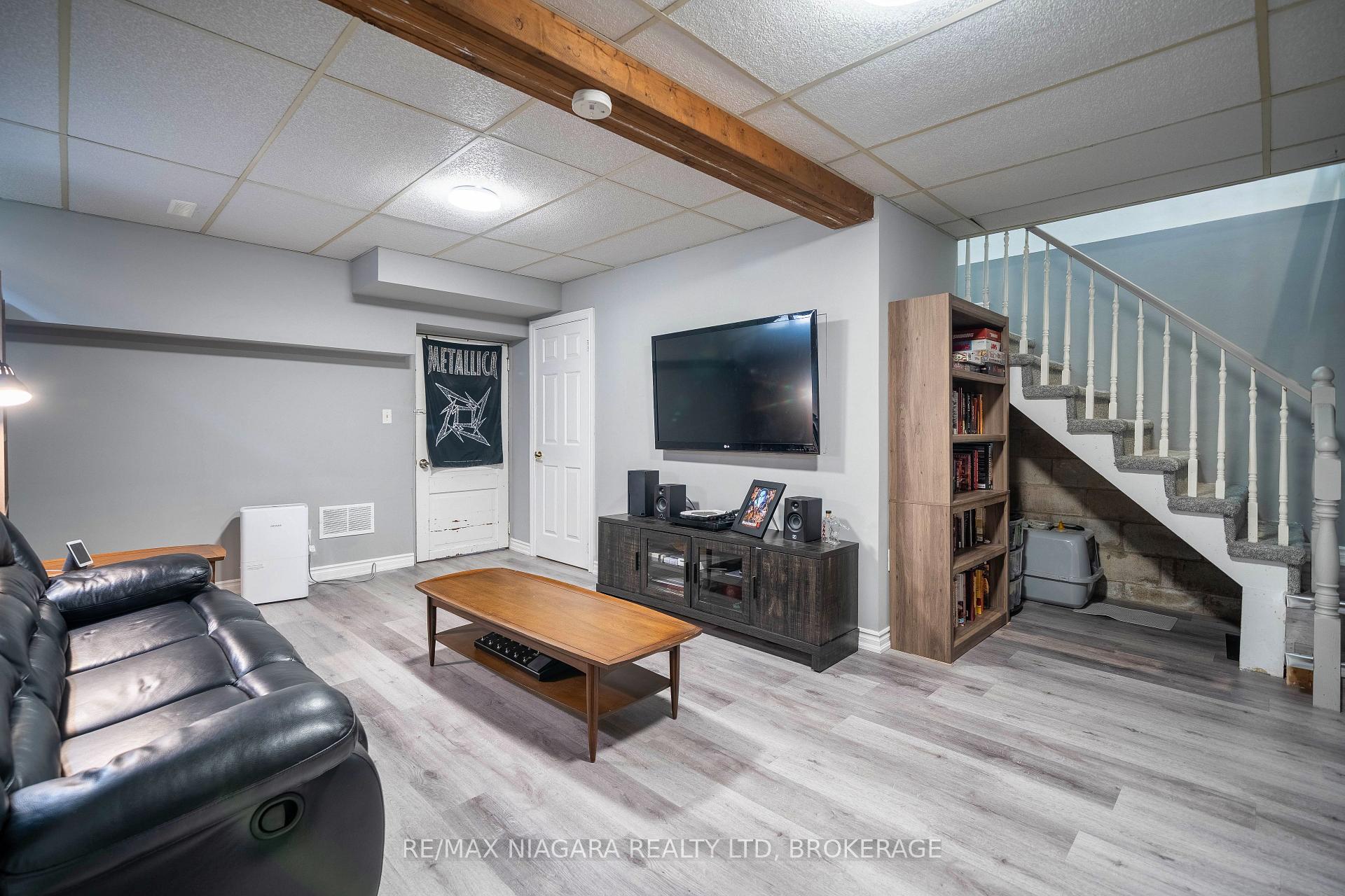 Photo 28 of 33 Bloomfield Avenue, St. Catharines, Secord Woods — HOMEH