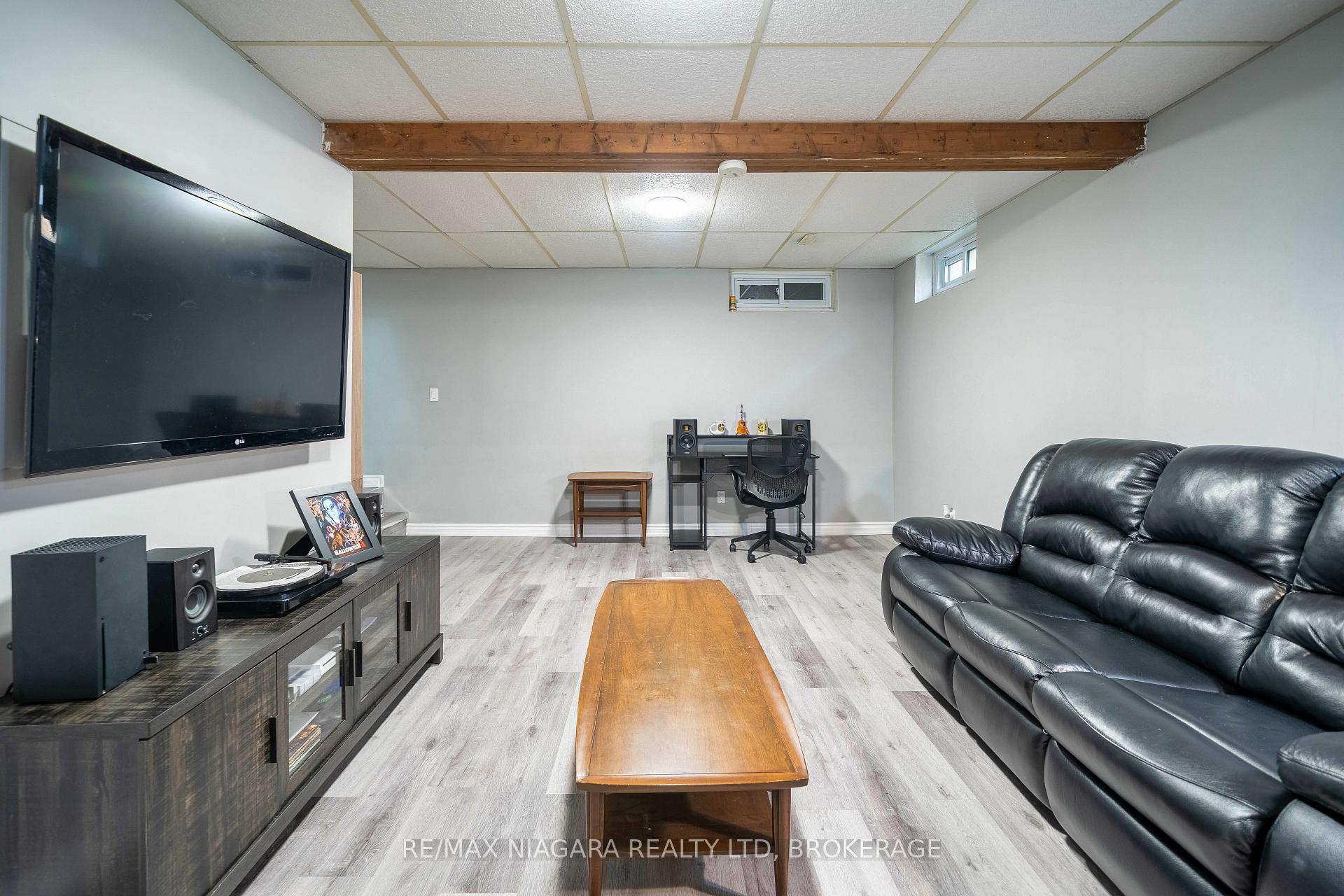 Photo 29 of 33 Bloomfield Avenue, St. Catharines, Secord Woods — HOMEH