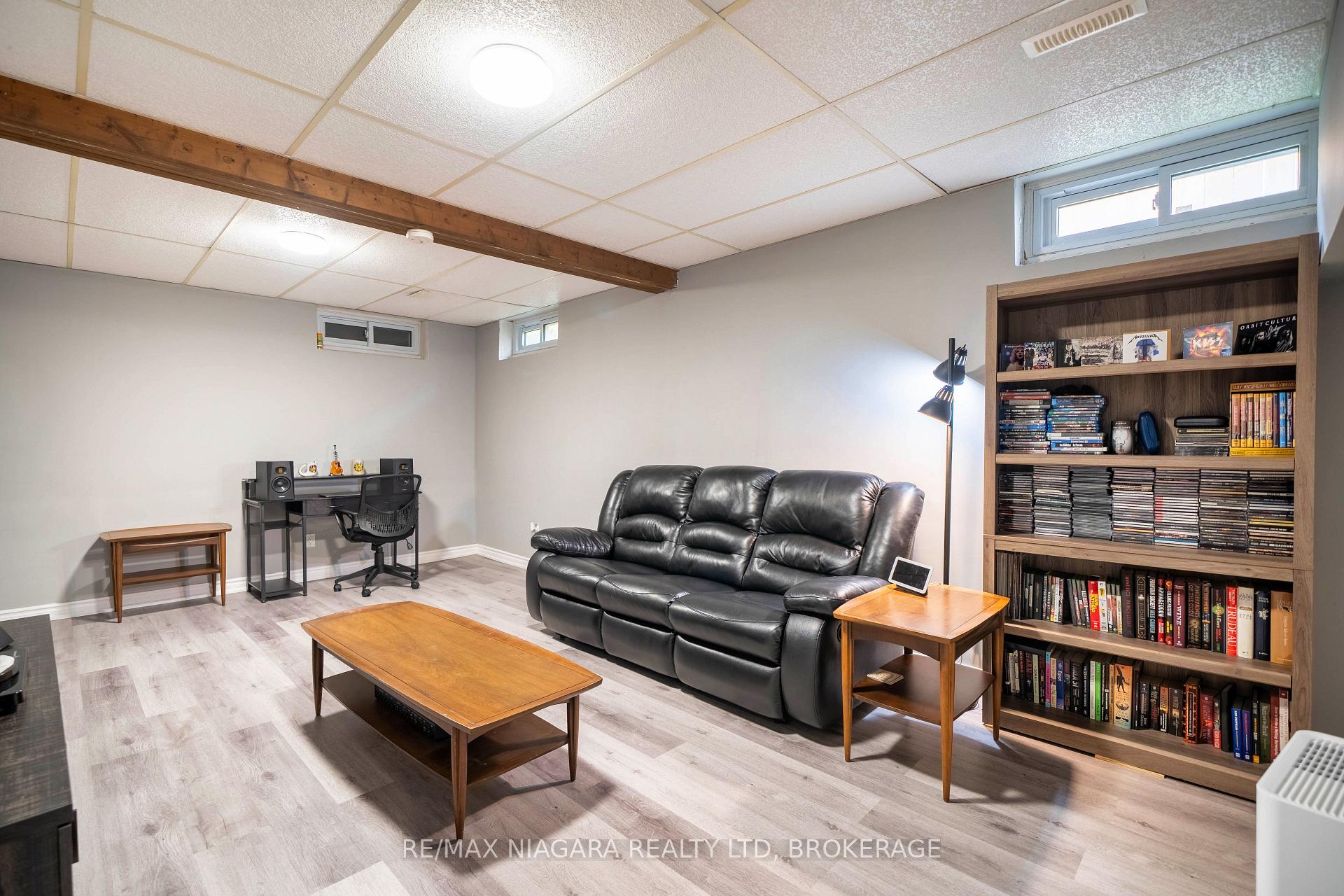 Photo 30 of 33 Bloomfield Avenue, St. Catharines, Secord Woods — HOMEH