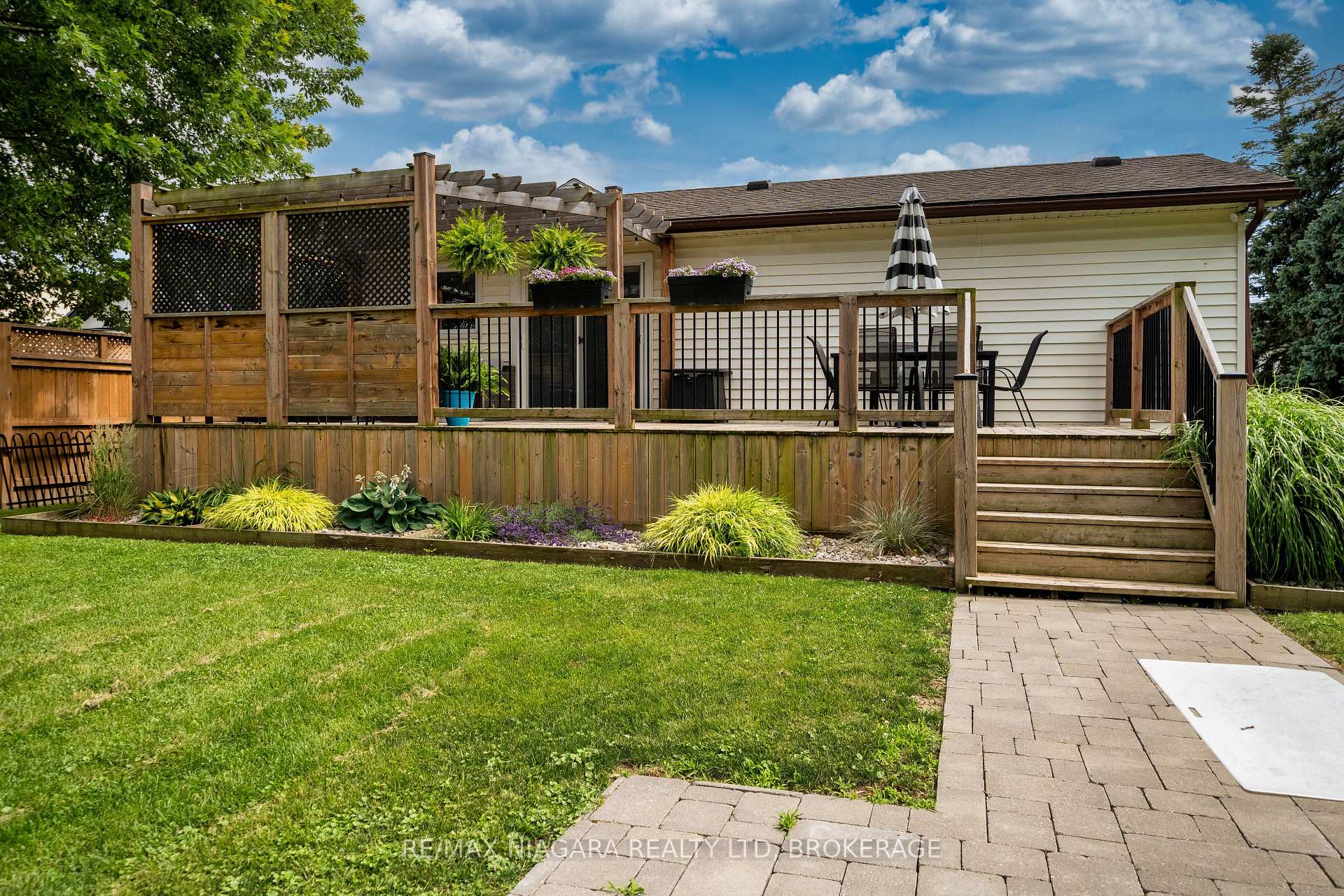 Photo 36 of 33 Bloomfield Avenue, St. Catharines, Secord Woods — HOMEH
