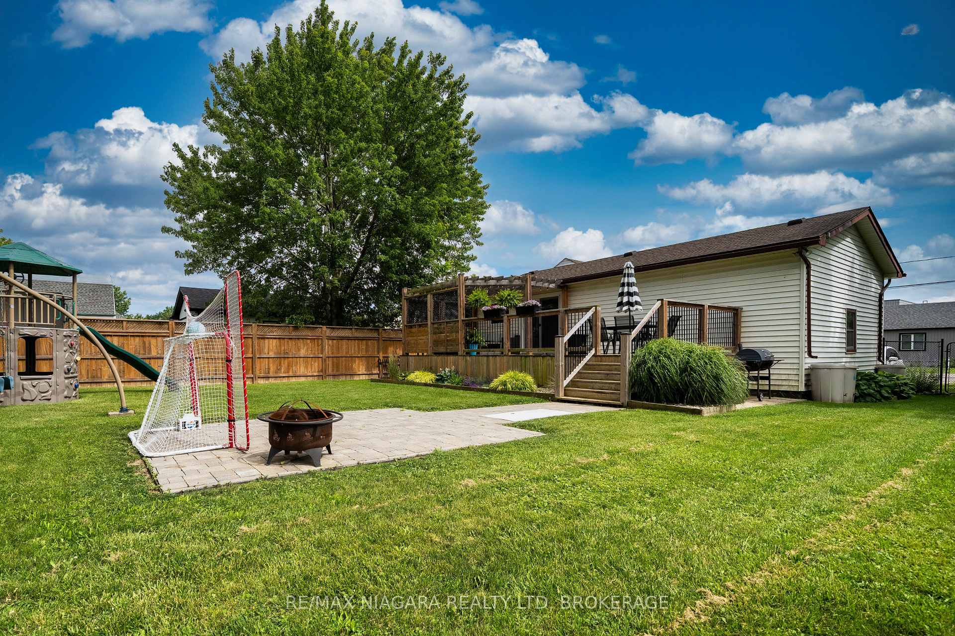 Photo 37 of 33 Bloomfield Avenue, St. Catharines, Secord Woods — HOMEH