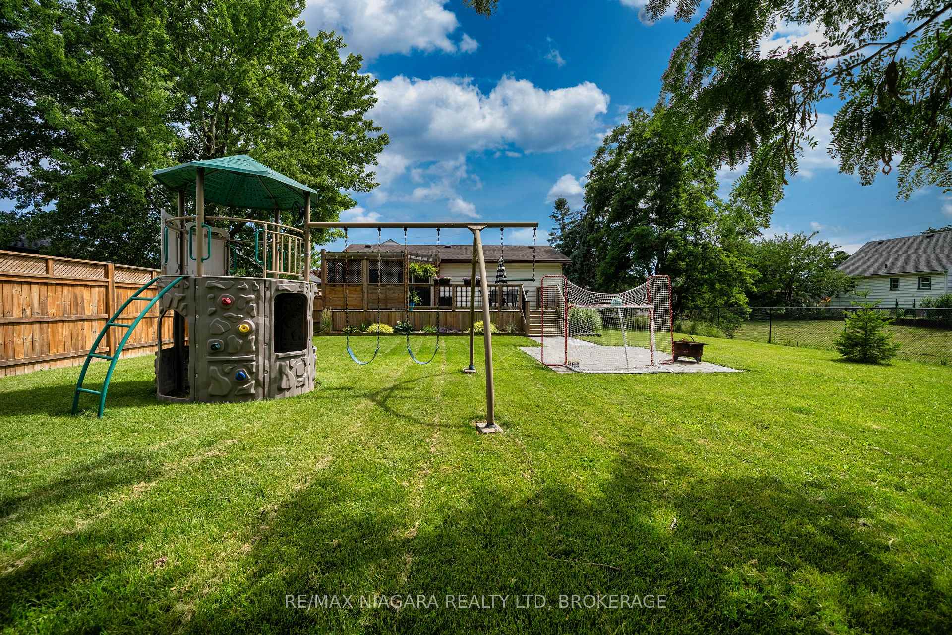 Photo 39 of 33 Bloomfield Avenue, St. Catharines, Secord Woods — HOMEH