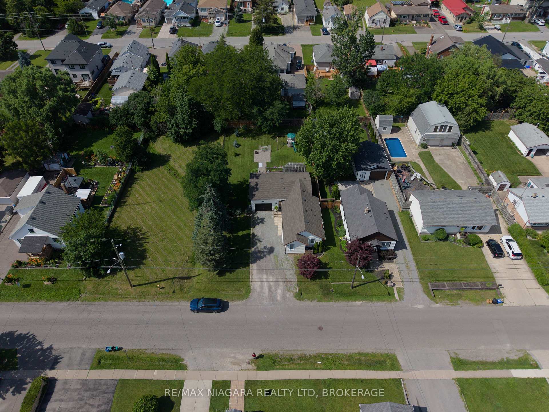 Photo 41 of 33 Bloomfield Avenue, St. Catharines, Secord Woods — HOMEH