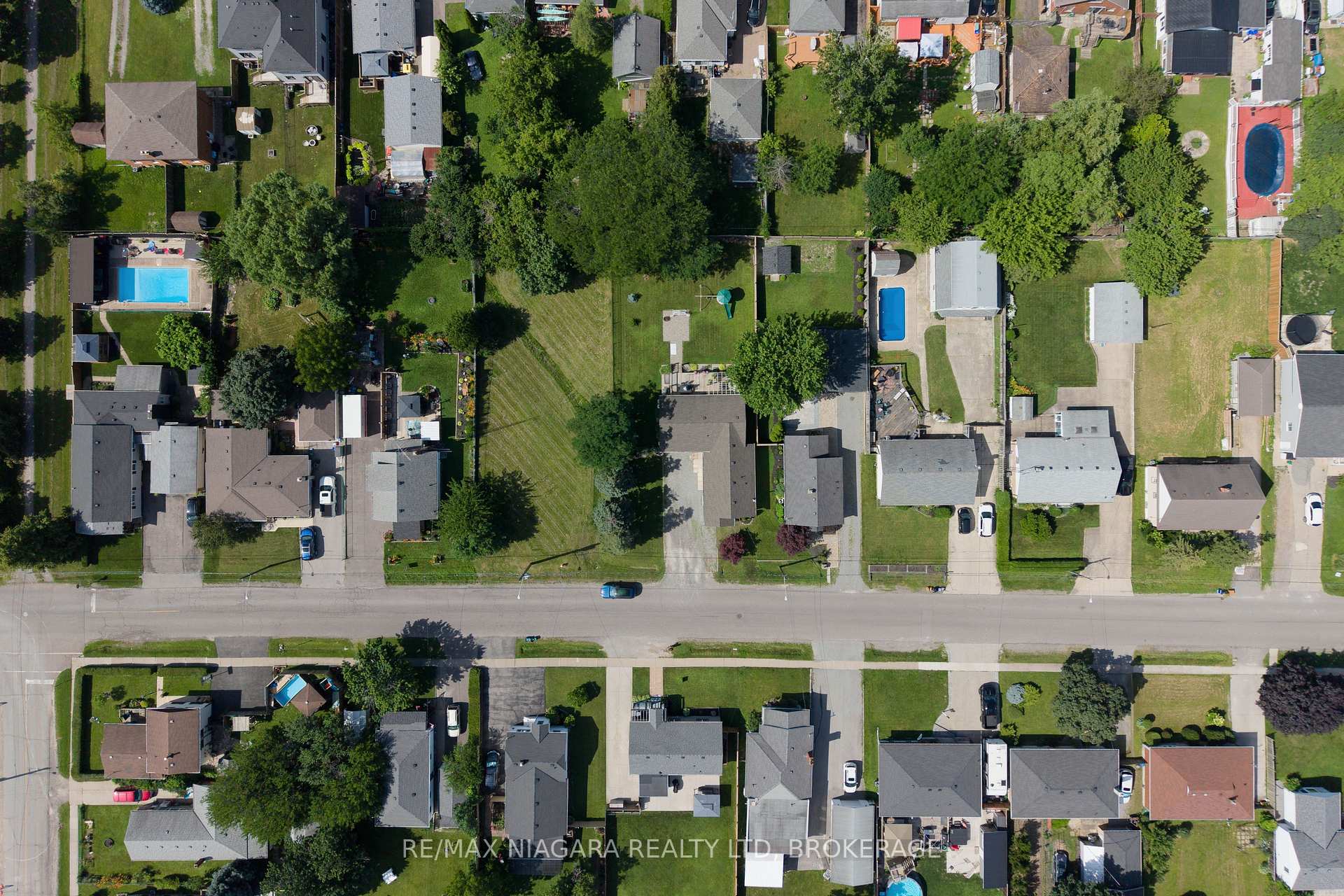 Photo 42 of 33 Bloomfield Avenue, St. Catharines, Secord Woods — HOMEH