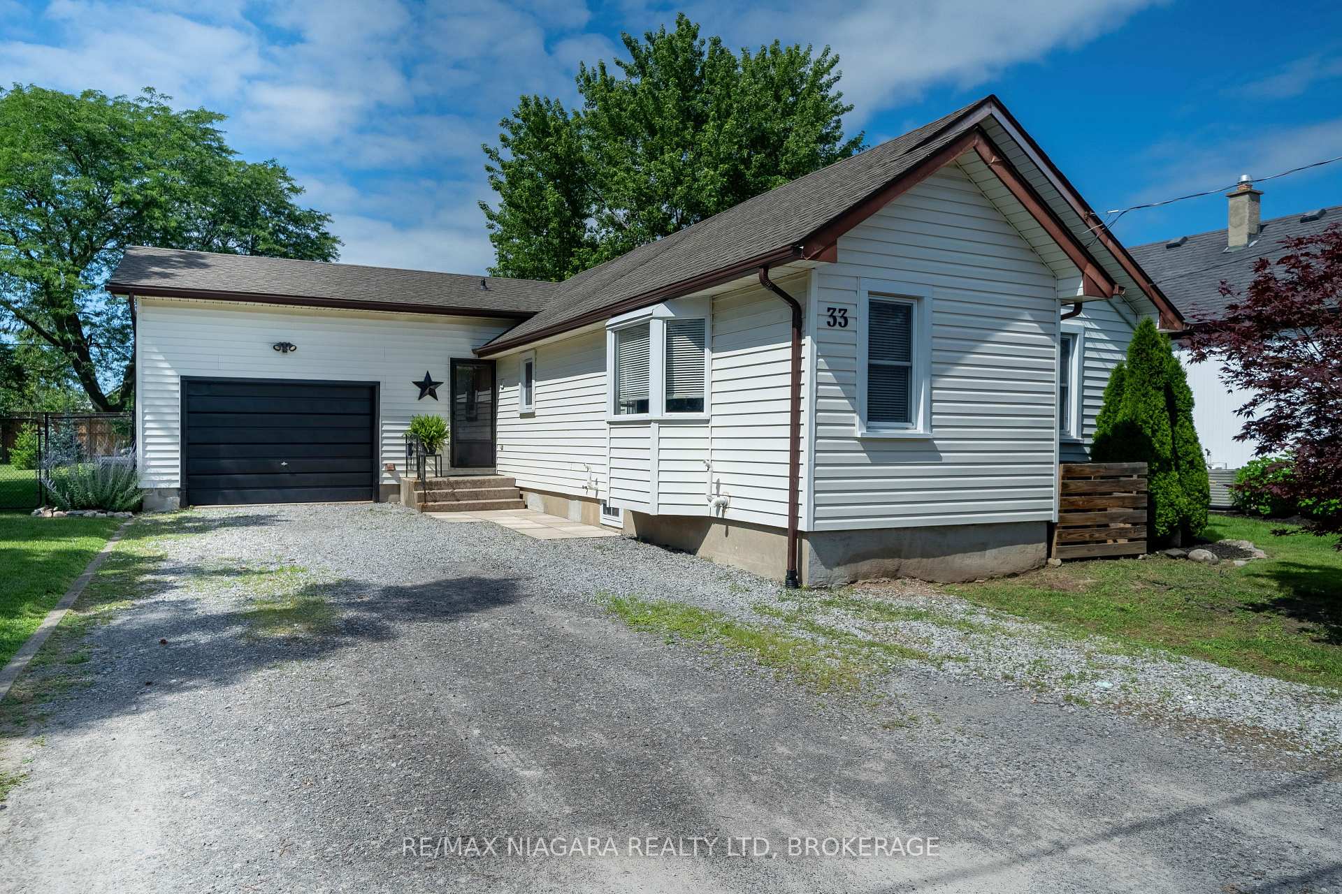 Photo 43 of 33 Bloomfield Avenue, St. Catharines, Secord Woods — HOMEH