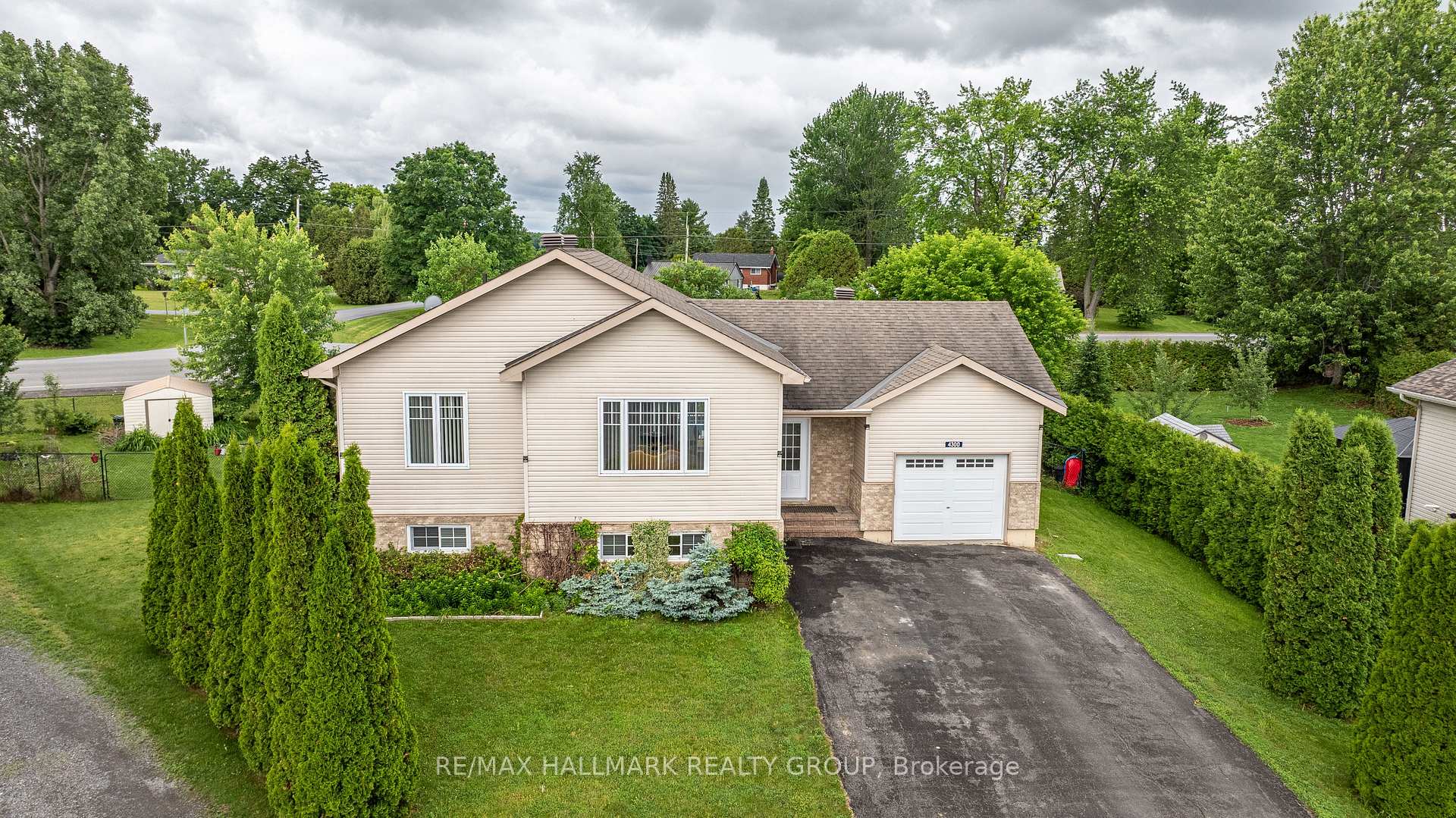 Photo 2 of 4300 Schell Street, South Dundas, South Dundas (Williamsburgh) Twp — HOMEH