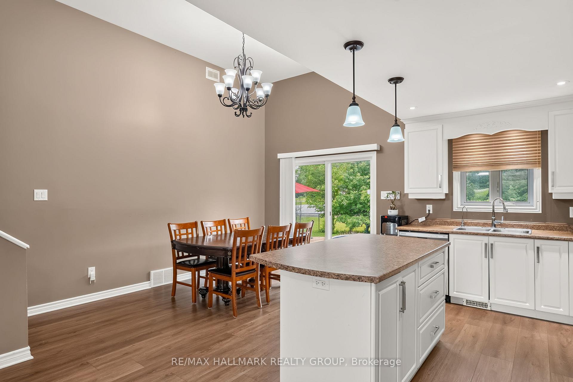 Photo 10 of 4300 Schell Street, South Dundas, South Dundas (Williamsburgh) Twp — HOMEH