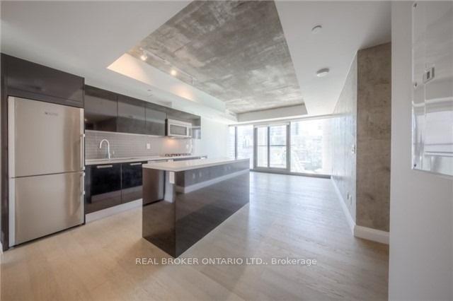 Front of Unit 704, 224 King Street W