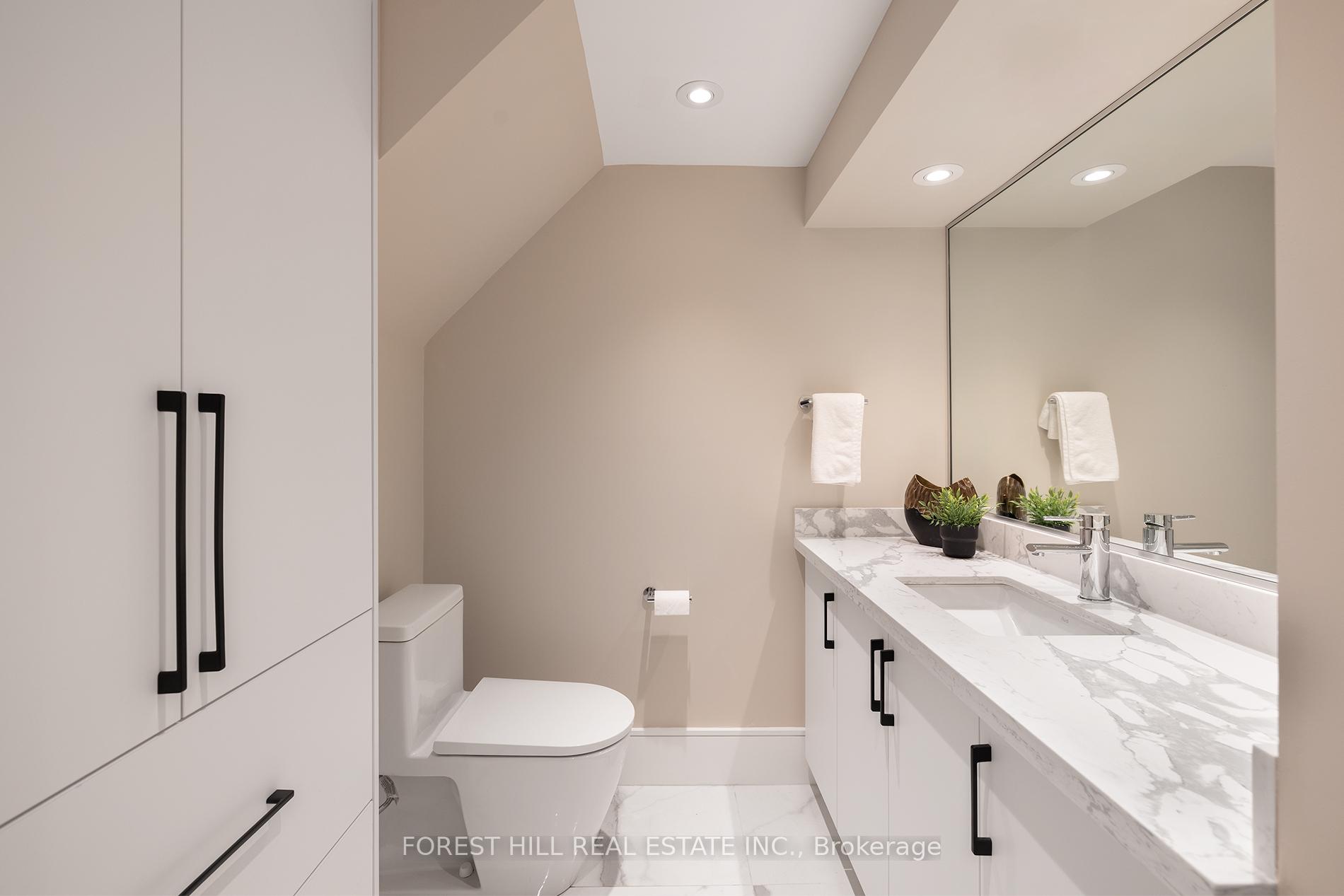 Photo 31 of 52 Roxborough Drive, Toronto, Rosedale-Moore Park — HOMEH