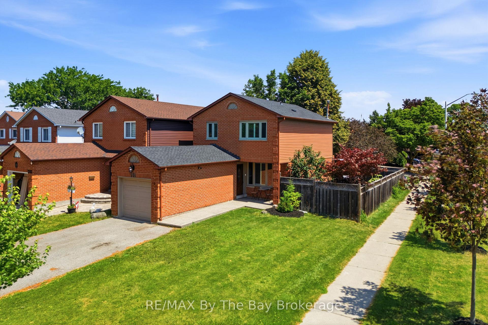 Photo of 291 Woodlawn Crescent