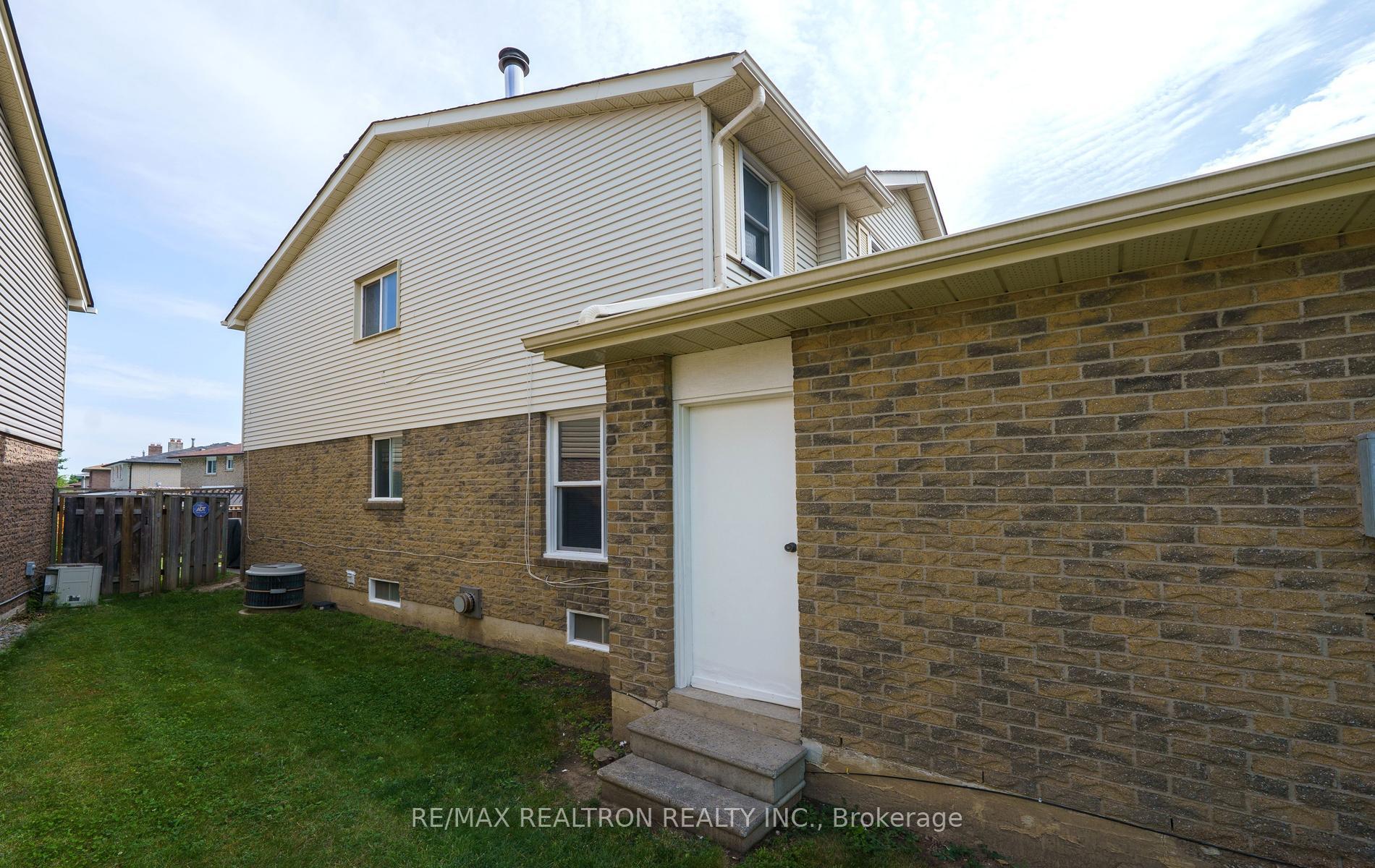 Photo 43 of 148 Mullen Drive, Vaughan, Crestwood-Springfarm-Yorkhill — HOMEH