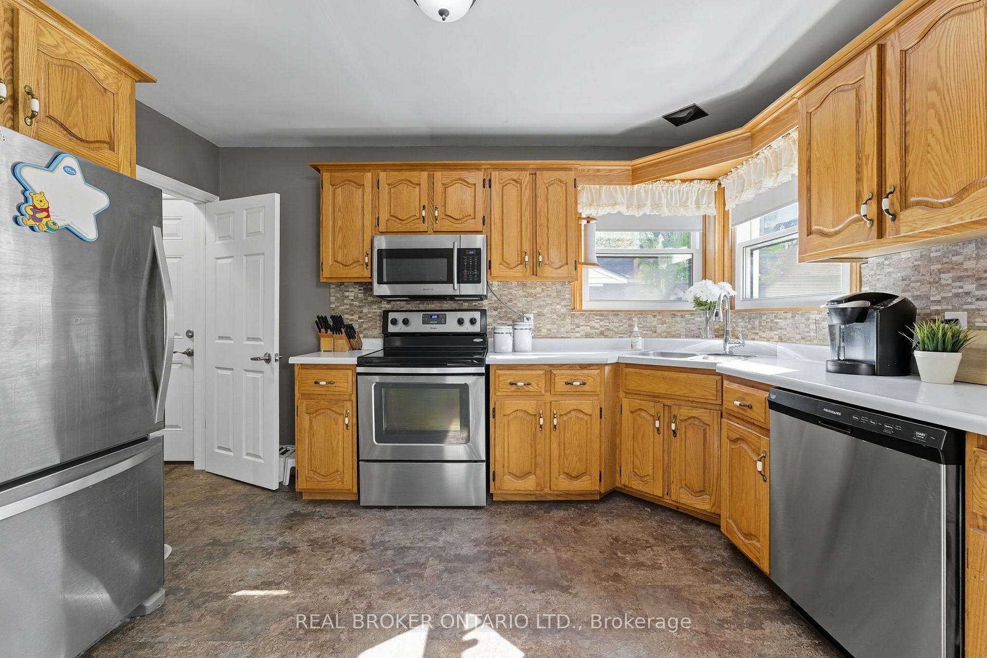 Photo 15 of 36 Gibson Drive, Norfolk, Simcoe — HOMEH