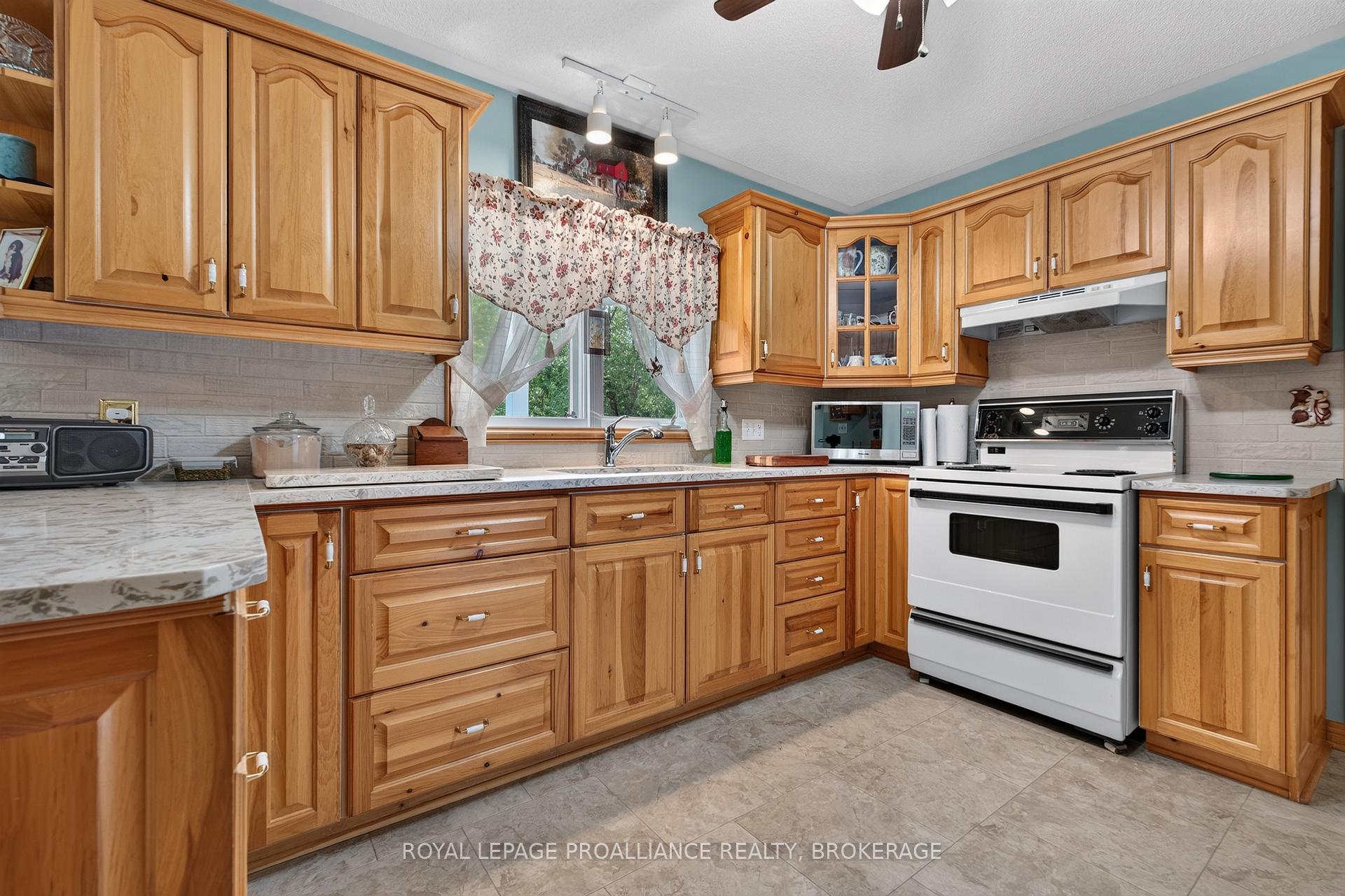 Photo 10 of 6930 Perth Road, Frontenac, Frontenac South — HOMEH