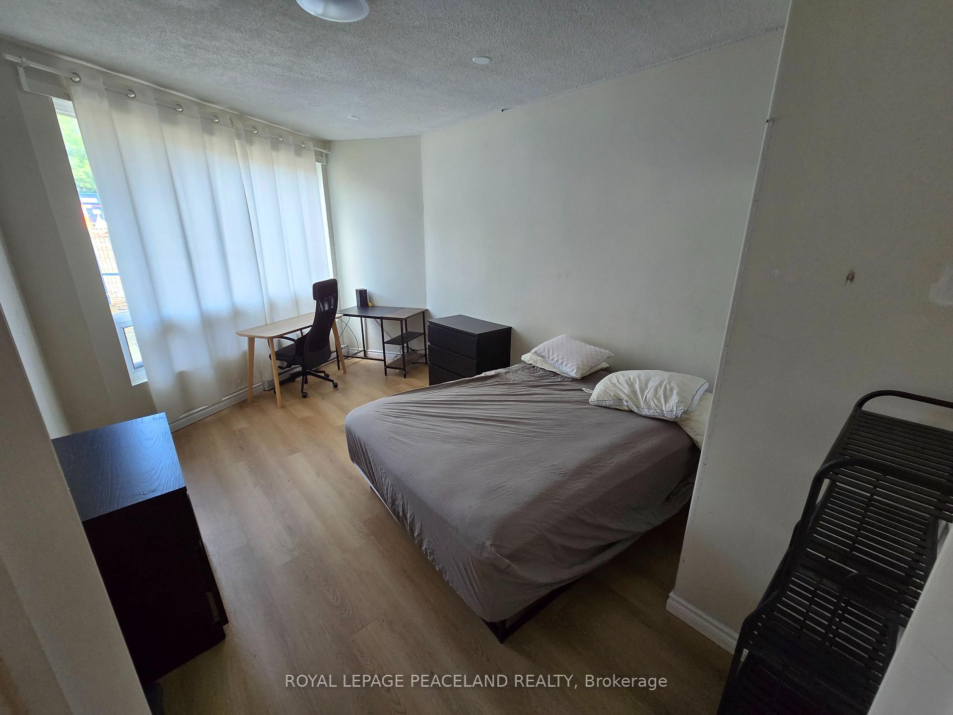 Photo 3 of Unit 6, 558 Spadina Crescent, Toronto, University — HOMEH